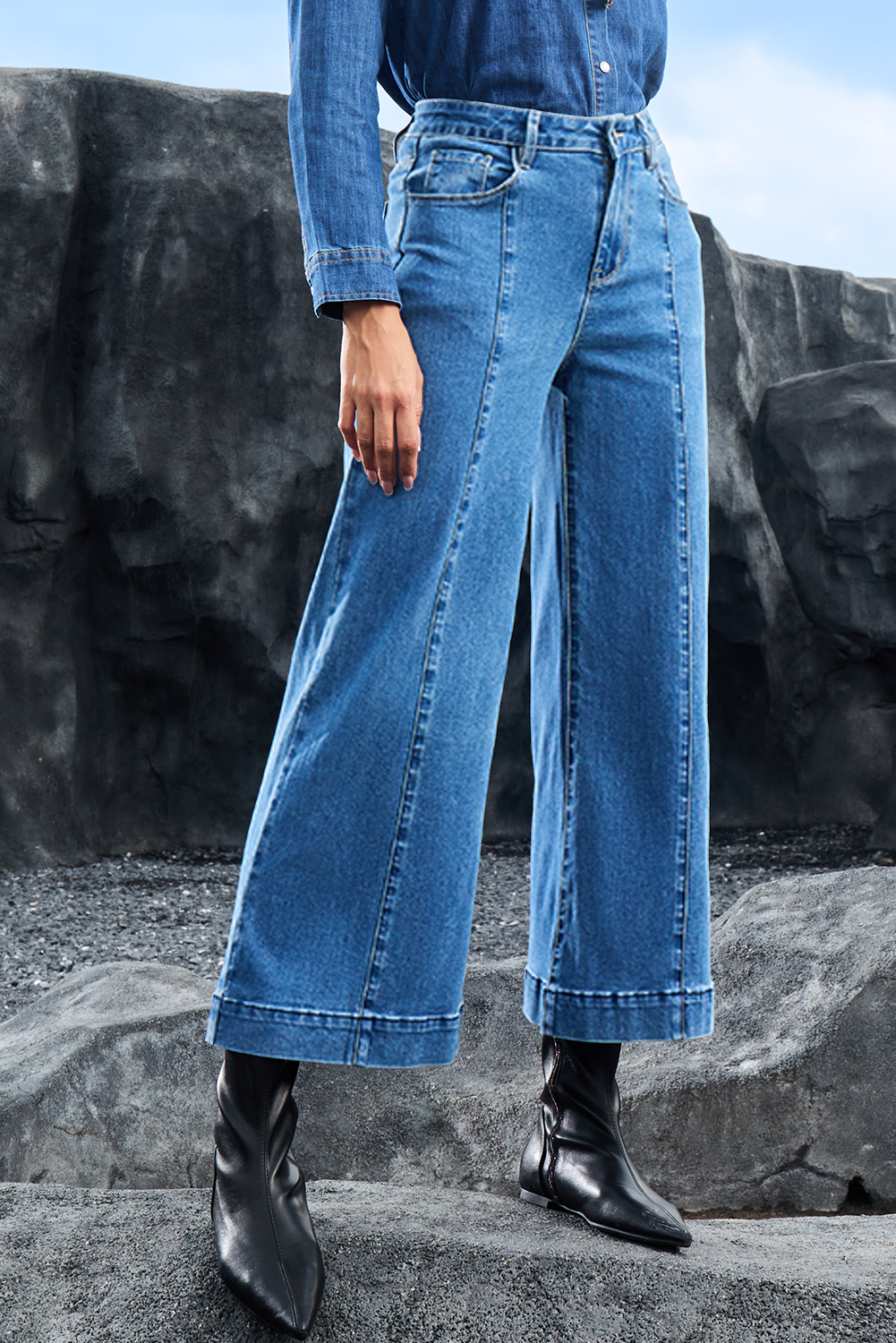 Black Plain Seam Detail Flared Bottom Ankle Length Jeans