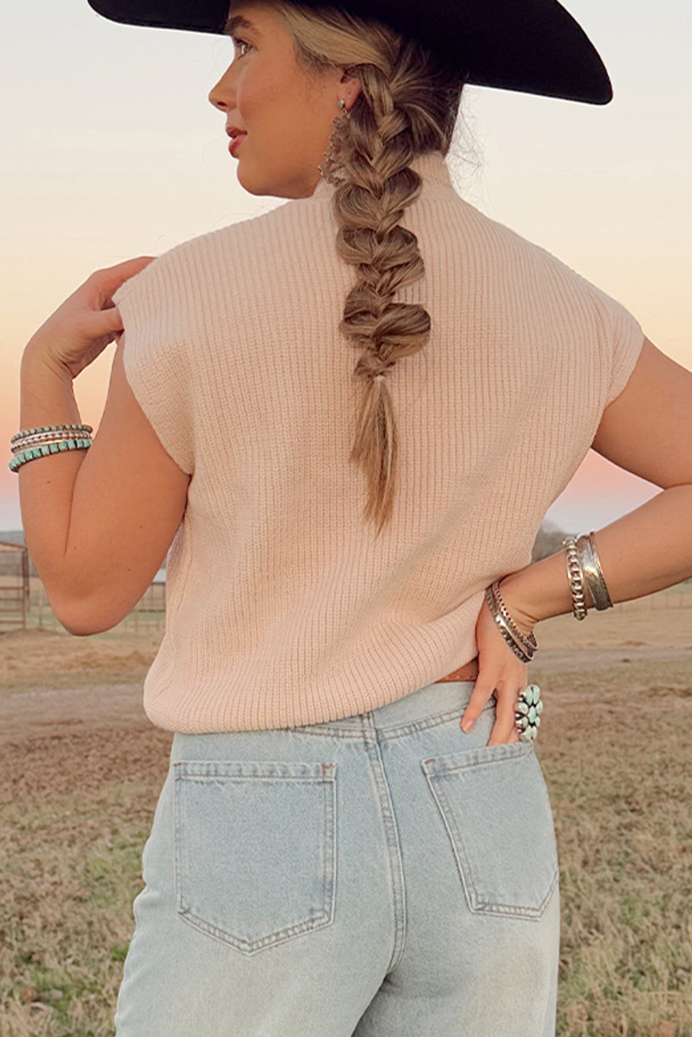 Black Western Cowboy Embroidery Round Neck Sleeveless Sweater
