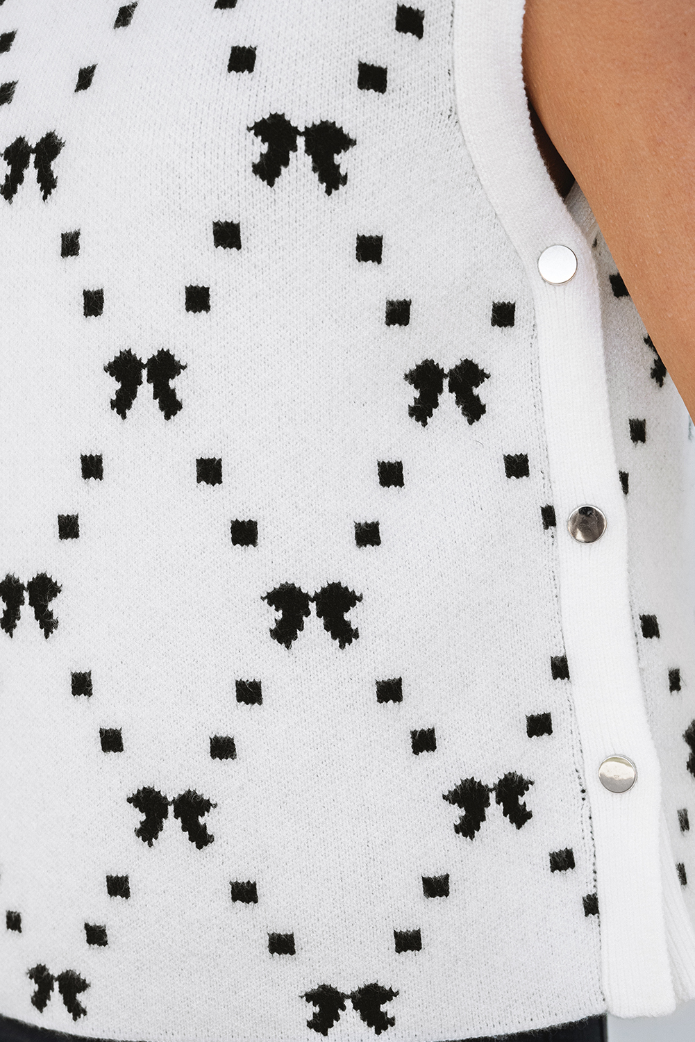 Black Preppy Vibes Bow Print Zipped Collar Sweater Tee