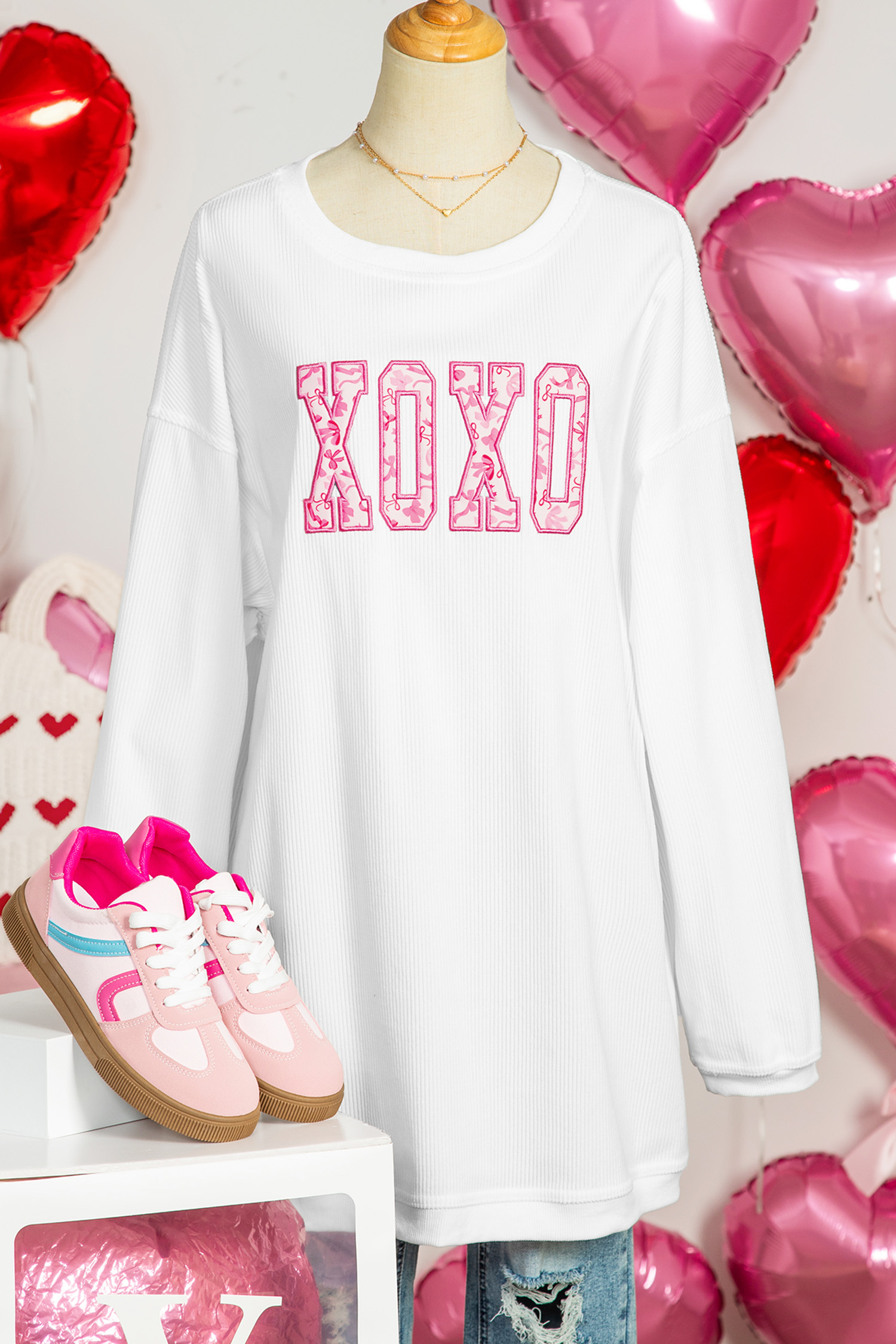 White Corded Ribbed XOXO Bow Print Embroidered Patch Graphic Sweatshirt