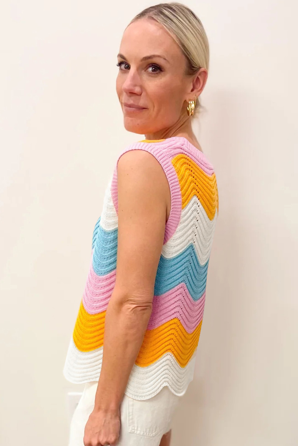 Multicolour Wavy Striped Print Textured Knit Sleeveless Sweater Top
