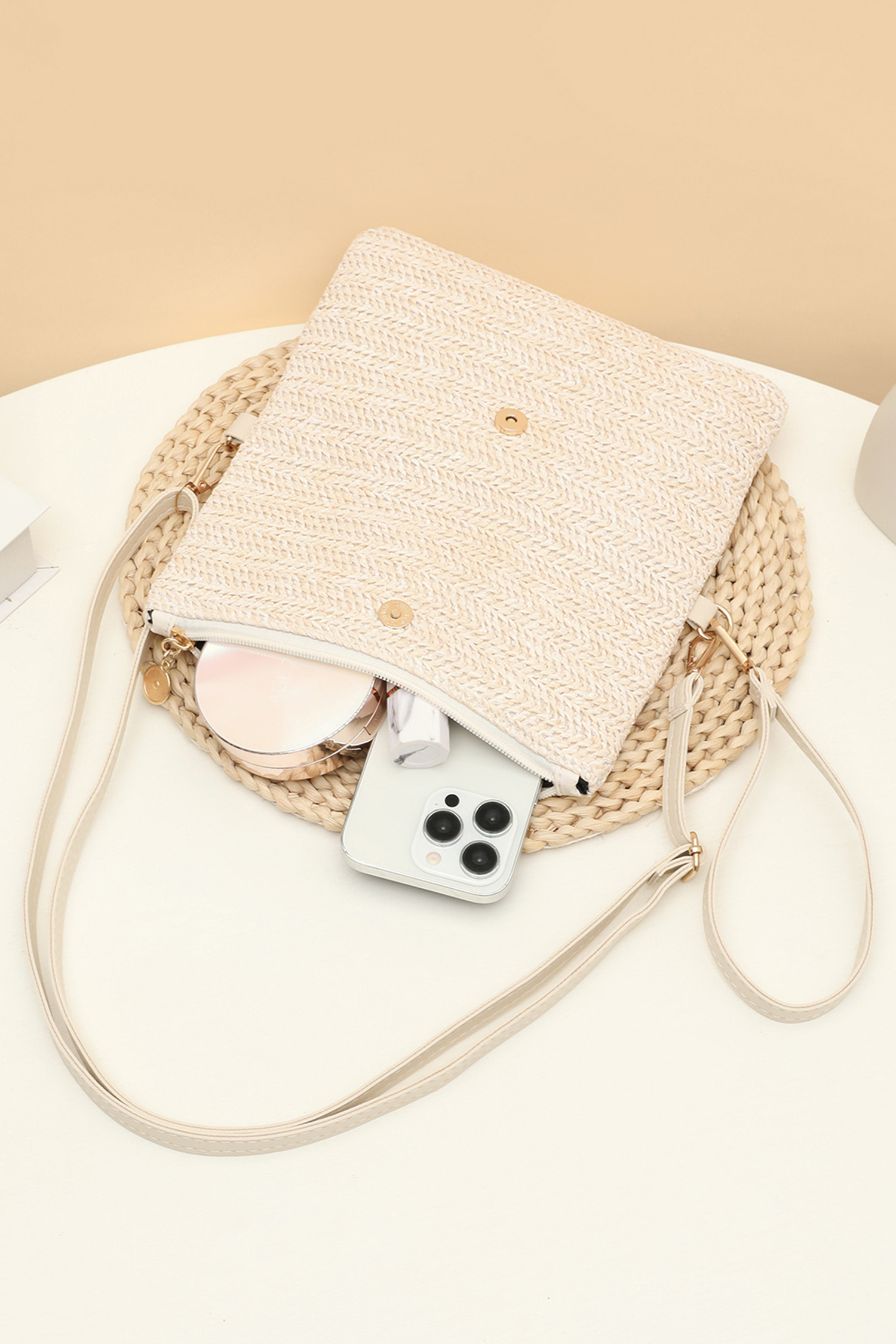 White Daisy Flower Straw Woven Zip Folded Magnetic Button Shoulder Bag