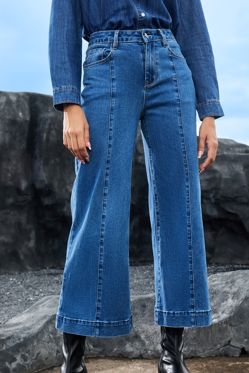 Black Plain Seam Detail Flared Bottom Ankle Length Jeans
