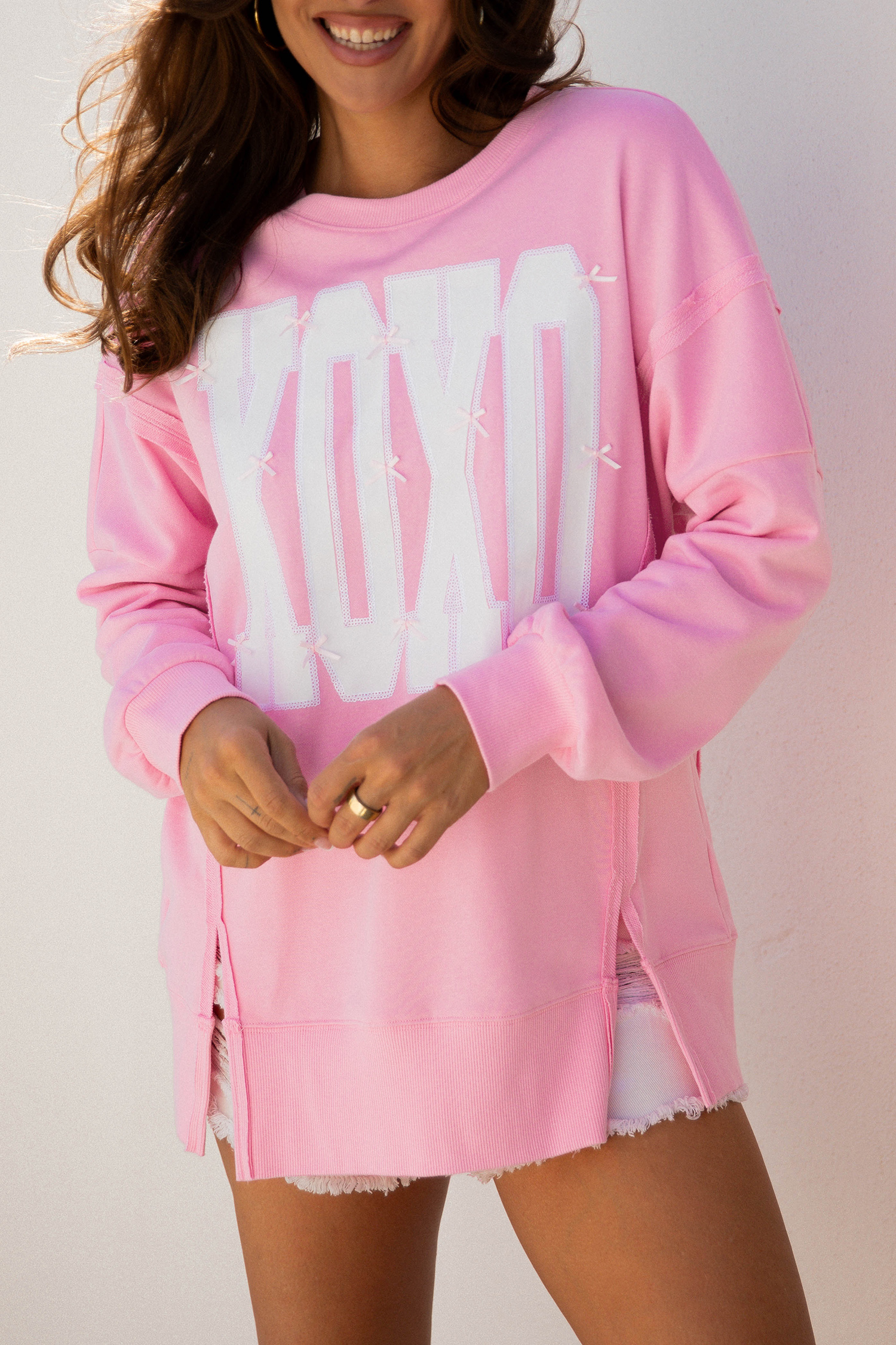 White Bow Sequin XOXO Letter Graphic Exposed Seam Baggy Sweatshirt