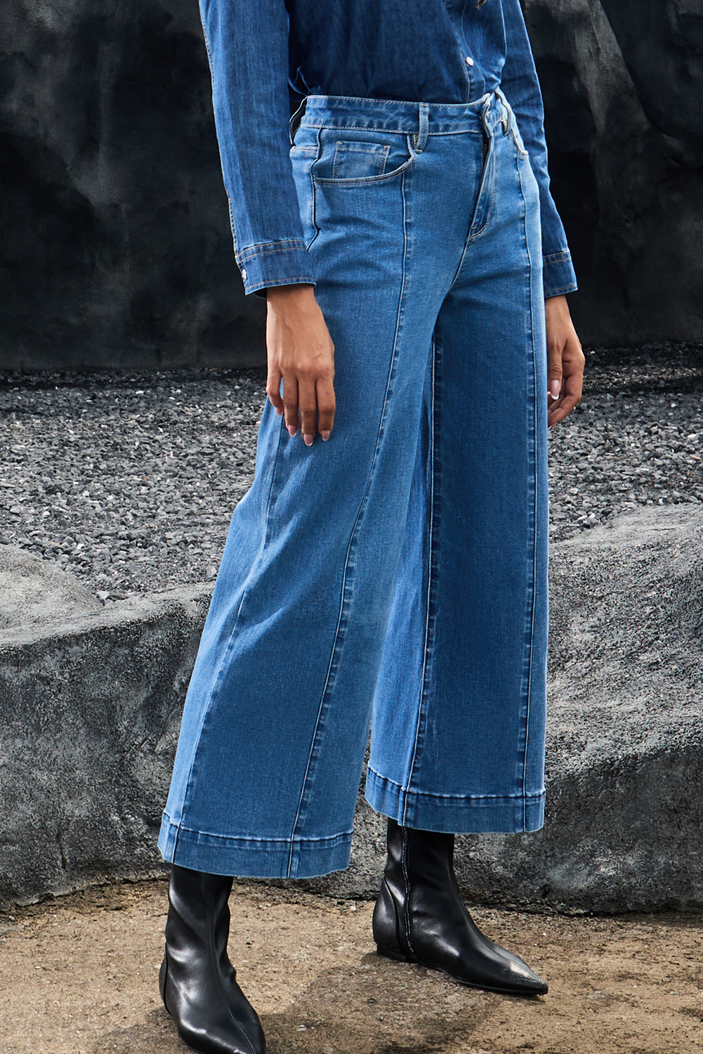 Black Plain Seam Detail Flared Bottom Ankle Length Jeans
