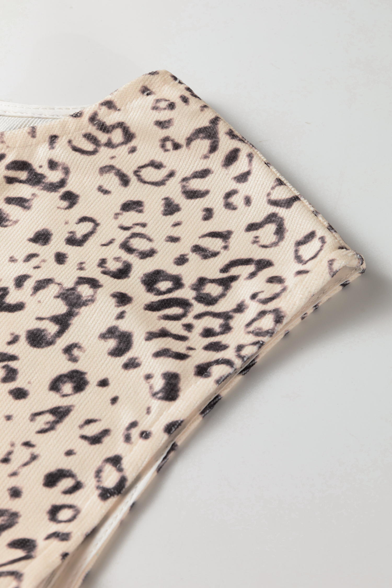 Apricot Knot Side Leopard Print Vest