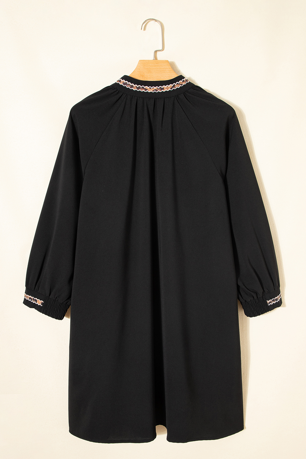 Black Contrast Trim V Neck Bracelet Sleeve Shift Mini Dress