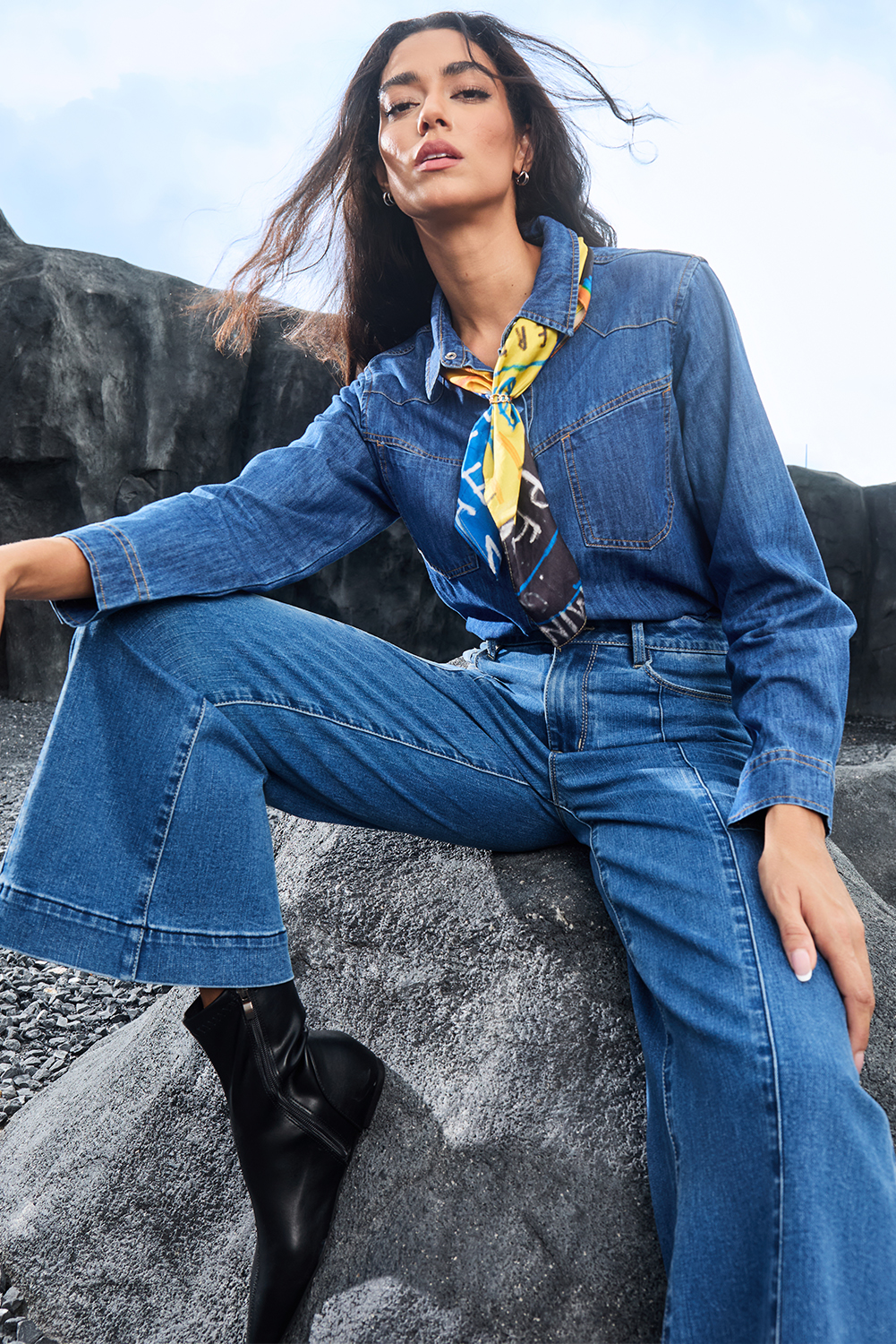Black Plain Seam Detail Flared Bottom Ankle Length Jeans