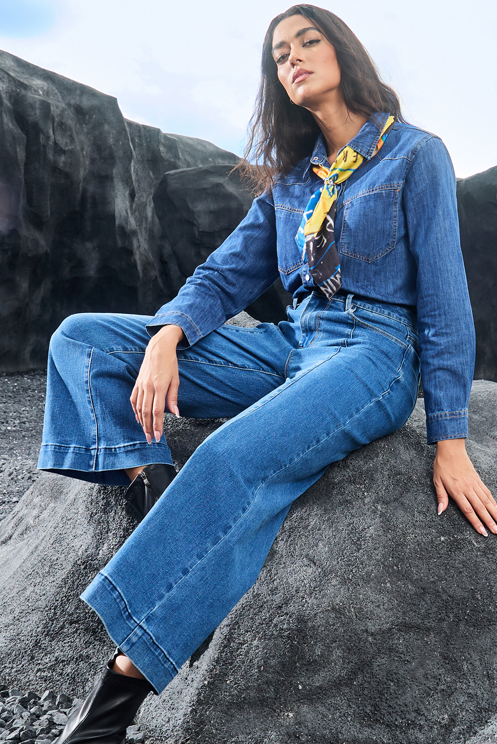 Black Plain Seam Detail Flared Bottom Ankle Length Jeans