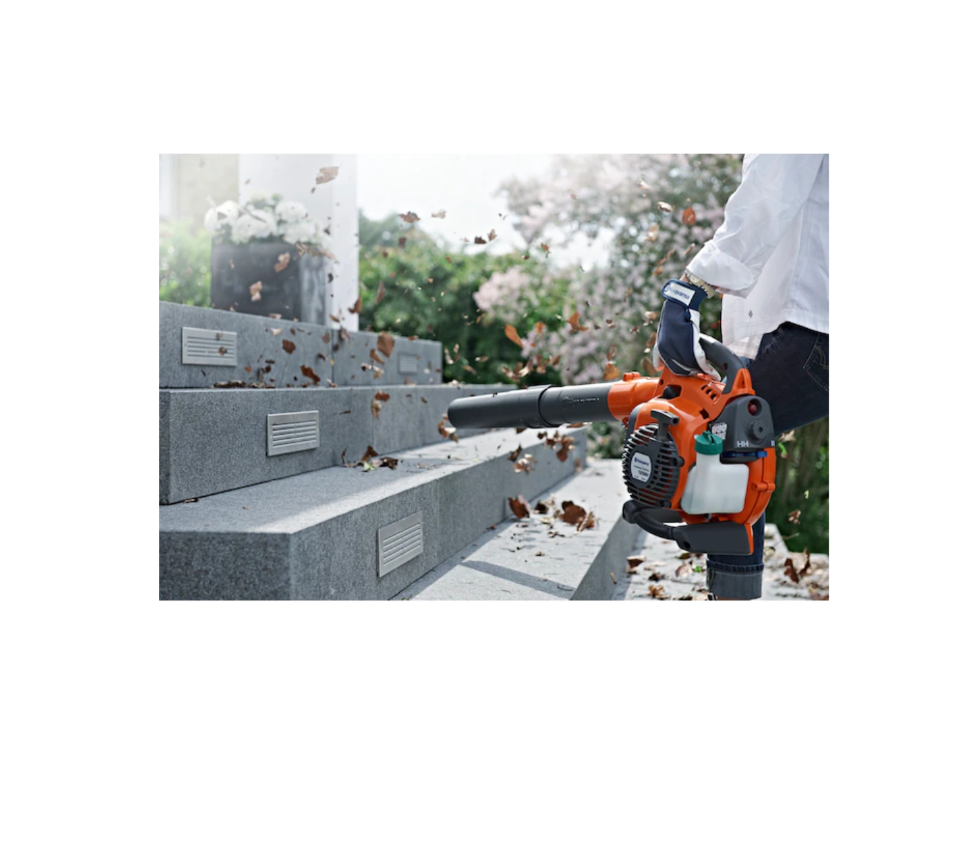 125BVX 28-cc 2-Cycle 170-MPH 470-CFM Handheld Gas Leaf Blower with Vacuum Kit (952711902)