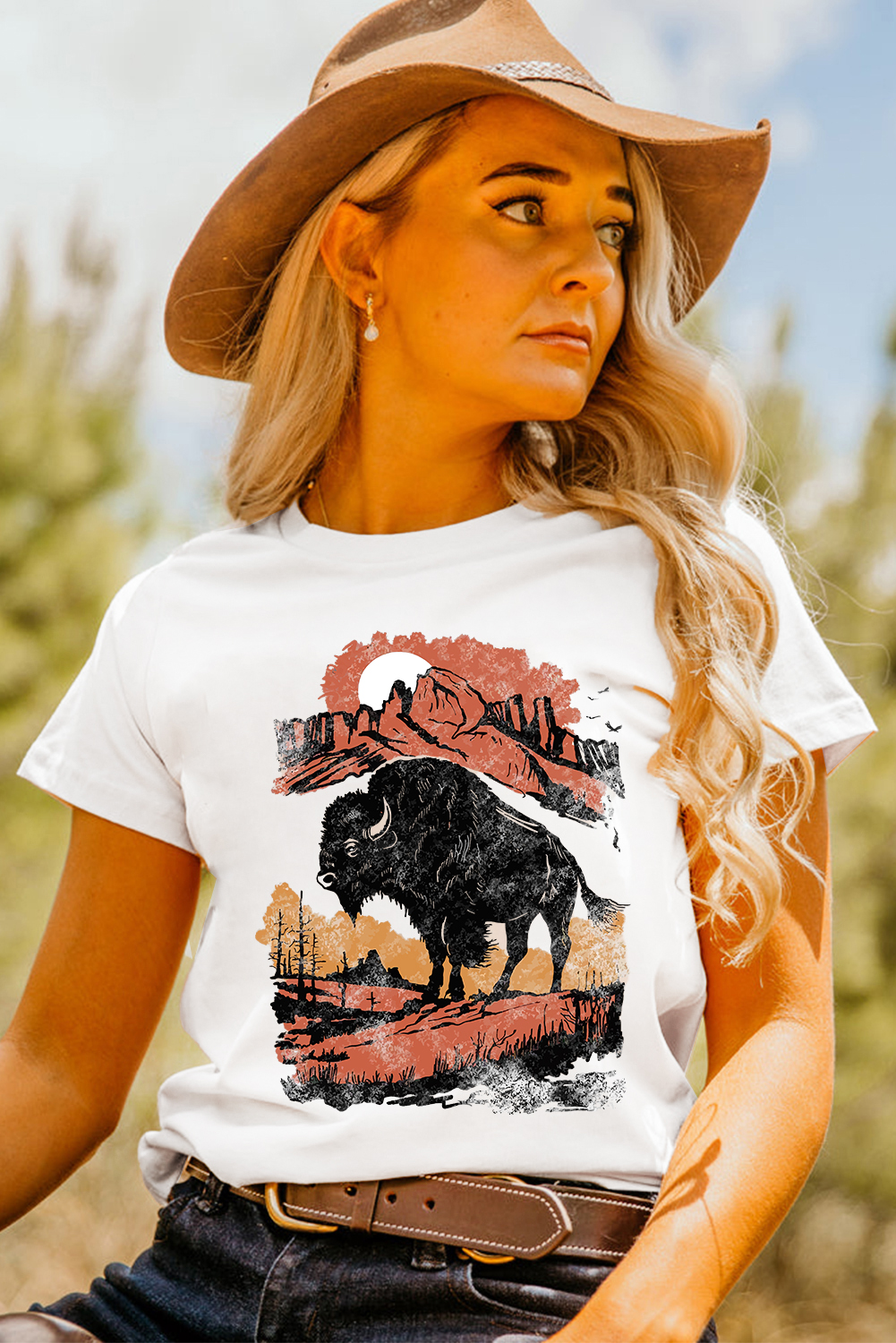 White Western Buffalo On Plains Graphic Crew Neck Tee