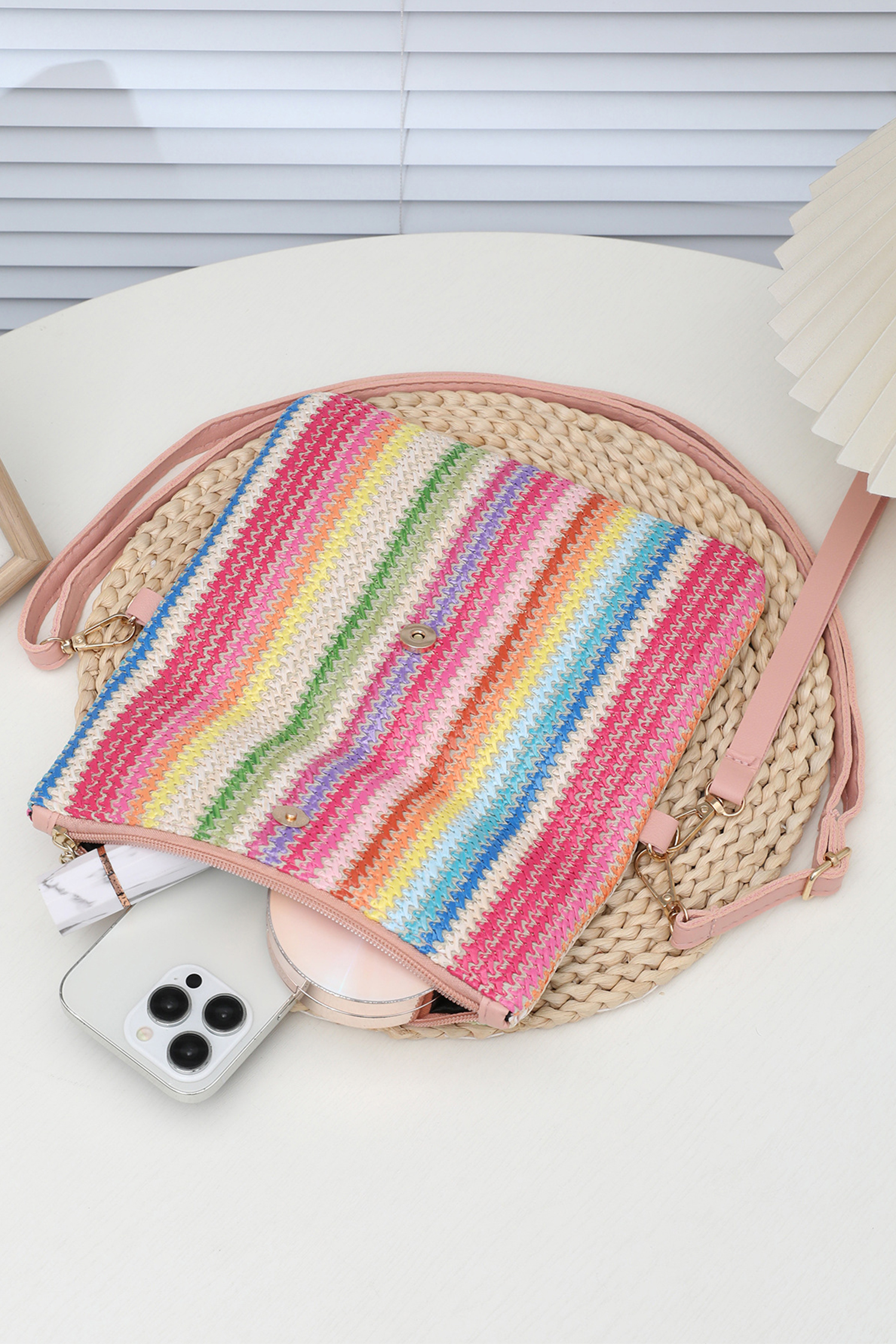White Daisy Flower Straw Woven Zip Folded Magnetic Button Shoulder Bag