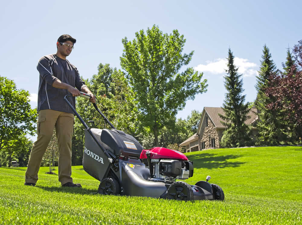 21 In. Steel Deck Self Propelled 3-in-1 Lawn Mower with GCV170 Engine Auto Choke and Smart Drive HRN216VKA from Honda