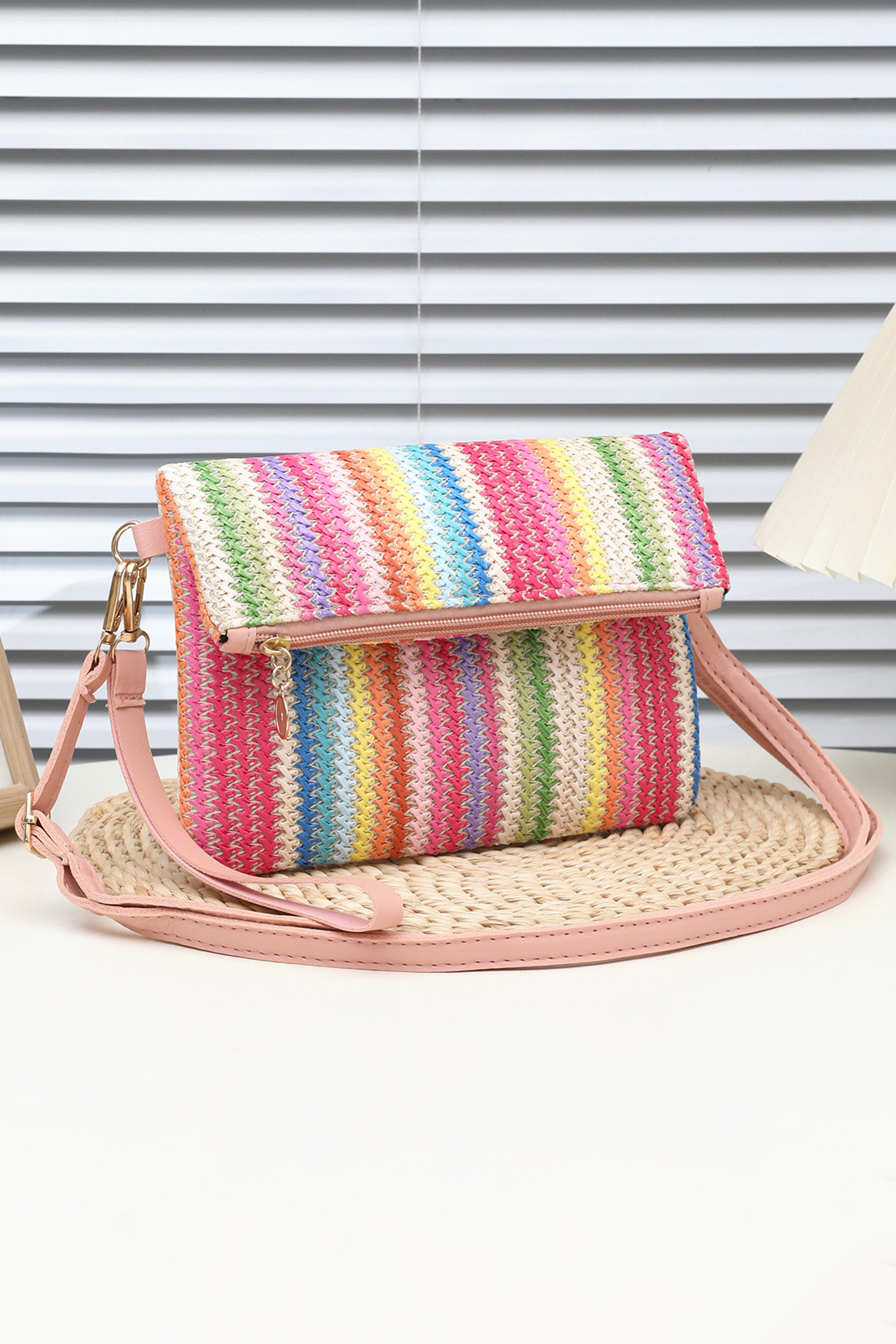 White Daisy Flower Straw Woven Zip Folded Magnetic Button Shoulder Bag