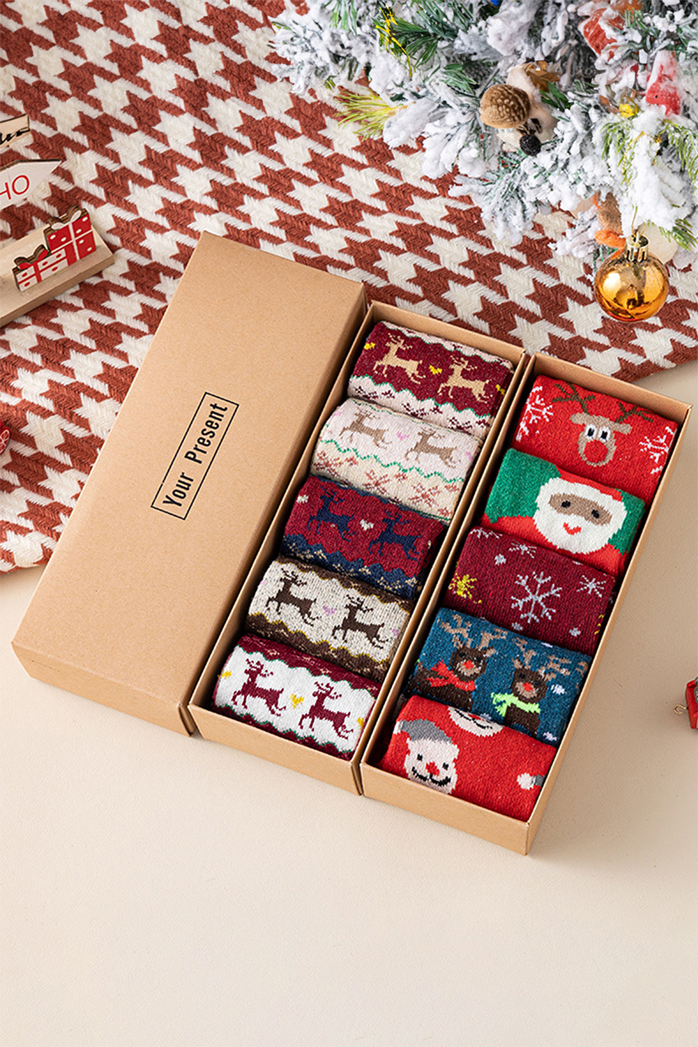 Parchment 5 Pairs Christmas Fashion Reindeer Geometric Print Socks in A Box