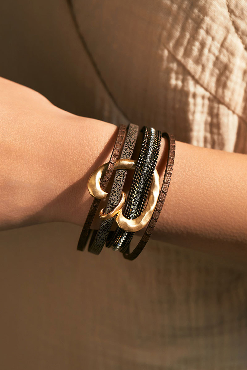 Coffee PU Leather Straps Rhinestone Embedded Retro Magnetic Buckle Bracelet