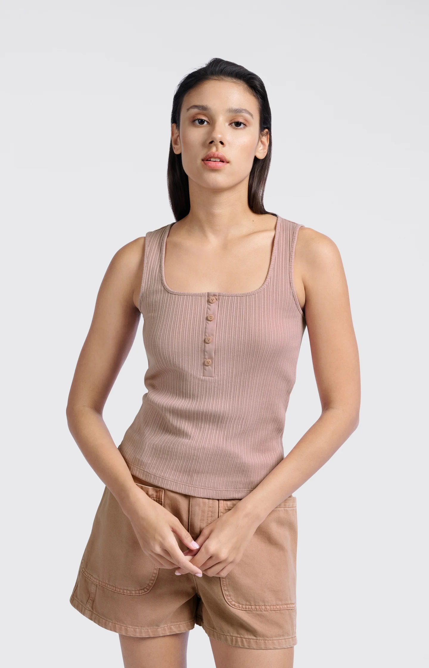 Ribbed singlet with button closure
