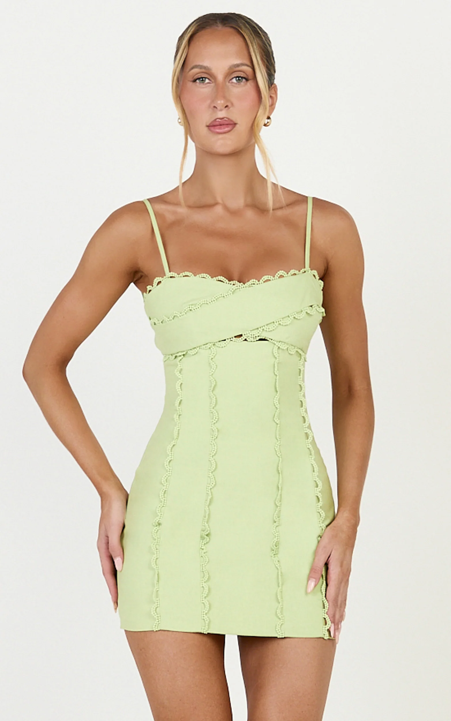 Sweetheart Tie Back Scallop Detail Dress in Pastel Green