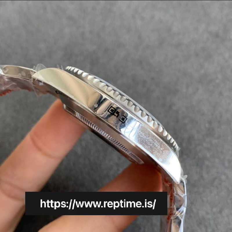 Rolex Submariner 124060 Men Automatic 41MM