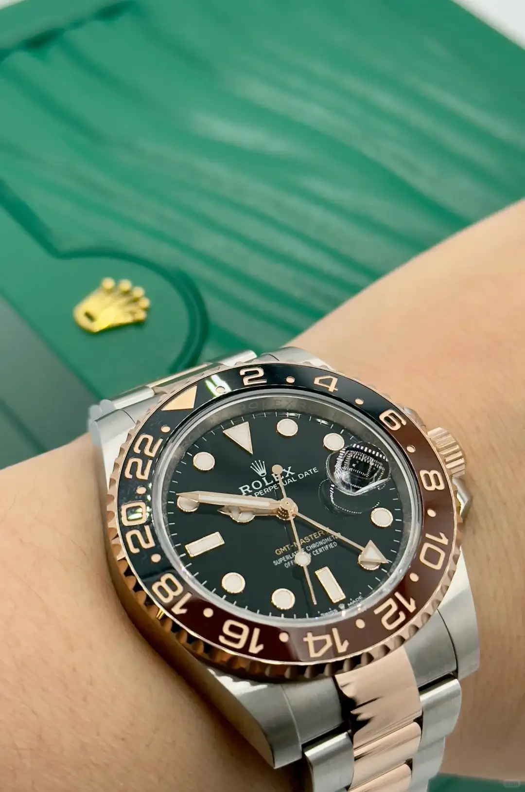 Rolex GMT-Master II Oyster 40 mm Oystersteel and Everose gold 126711CHNR