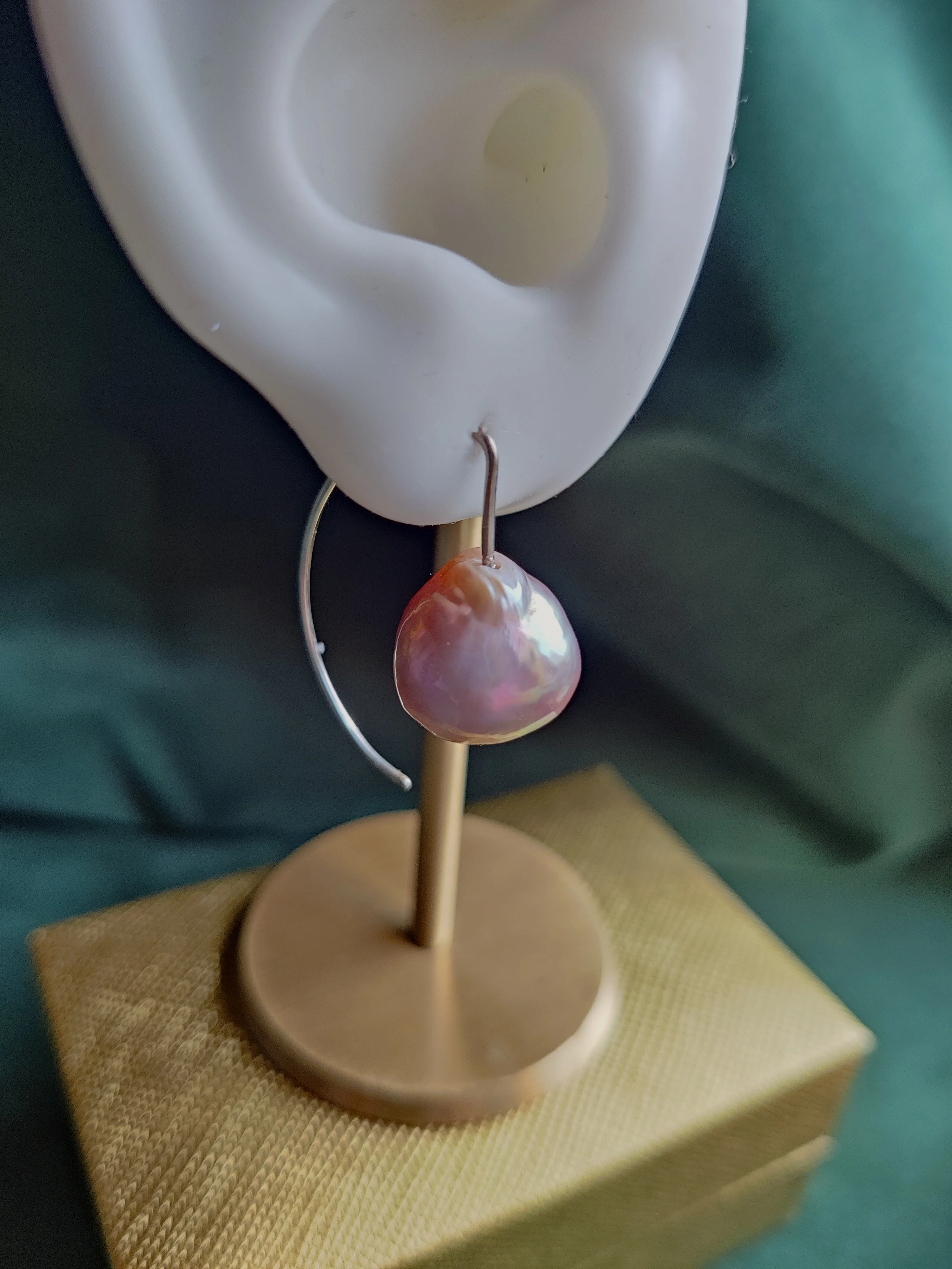 Oorbel in 18K wit goud met parel: Pink