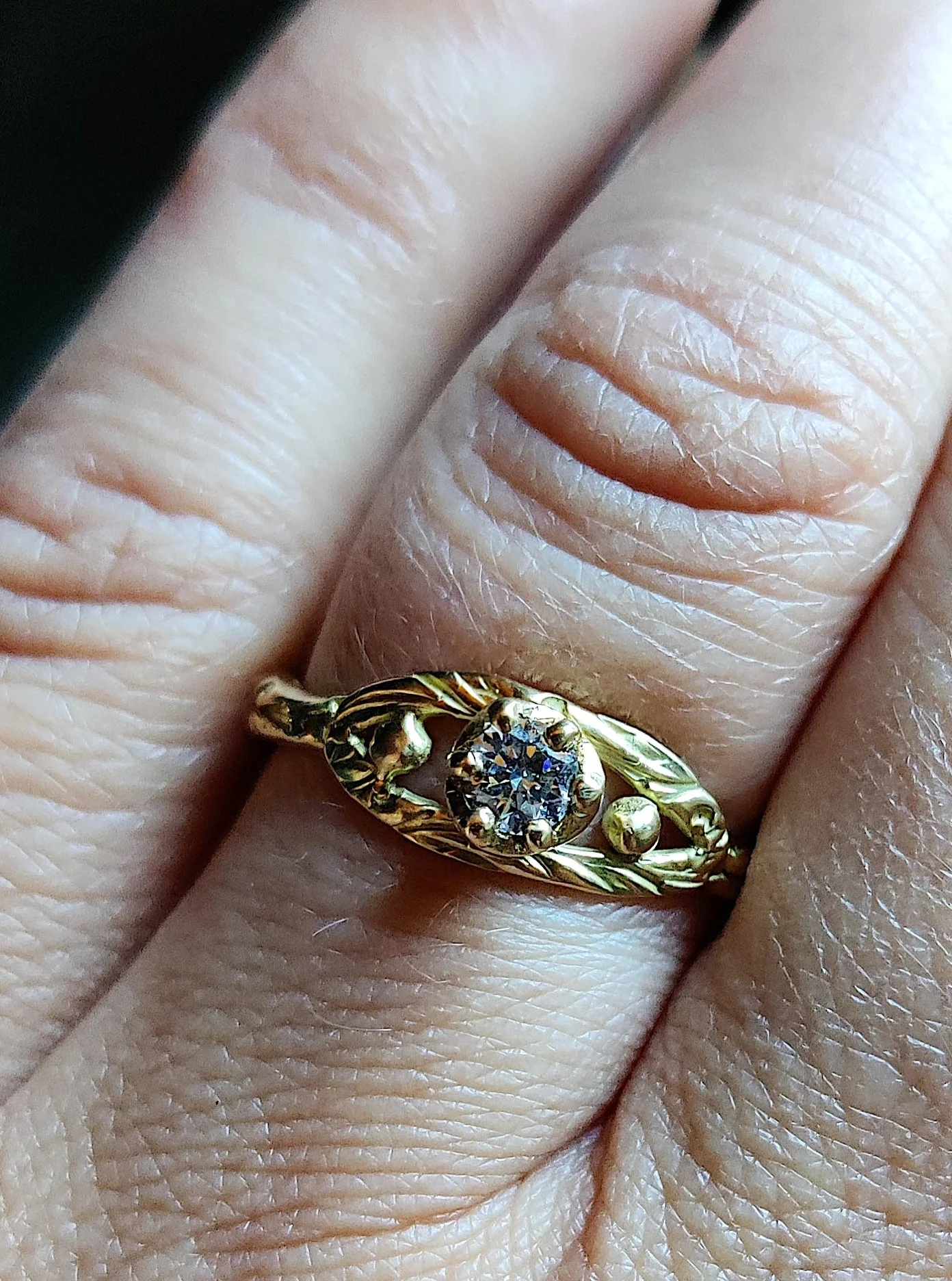 Ring in 18k geel goud met diamant: Roannia