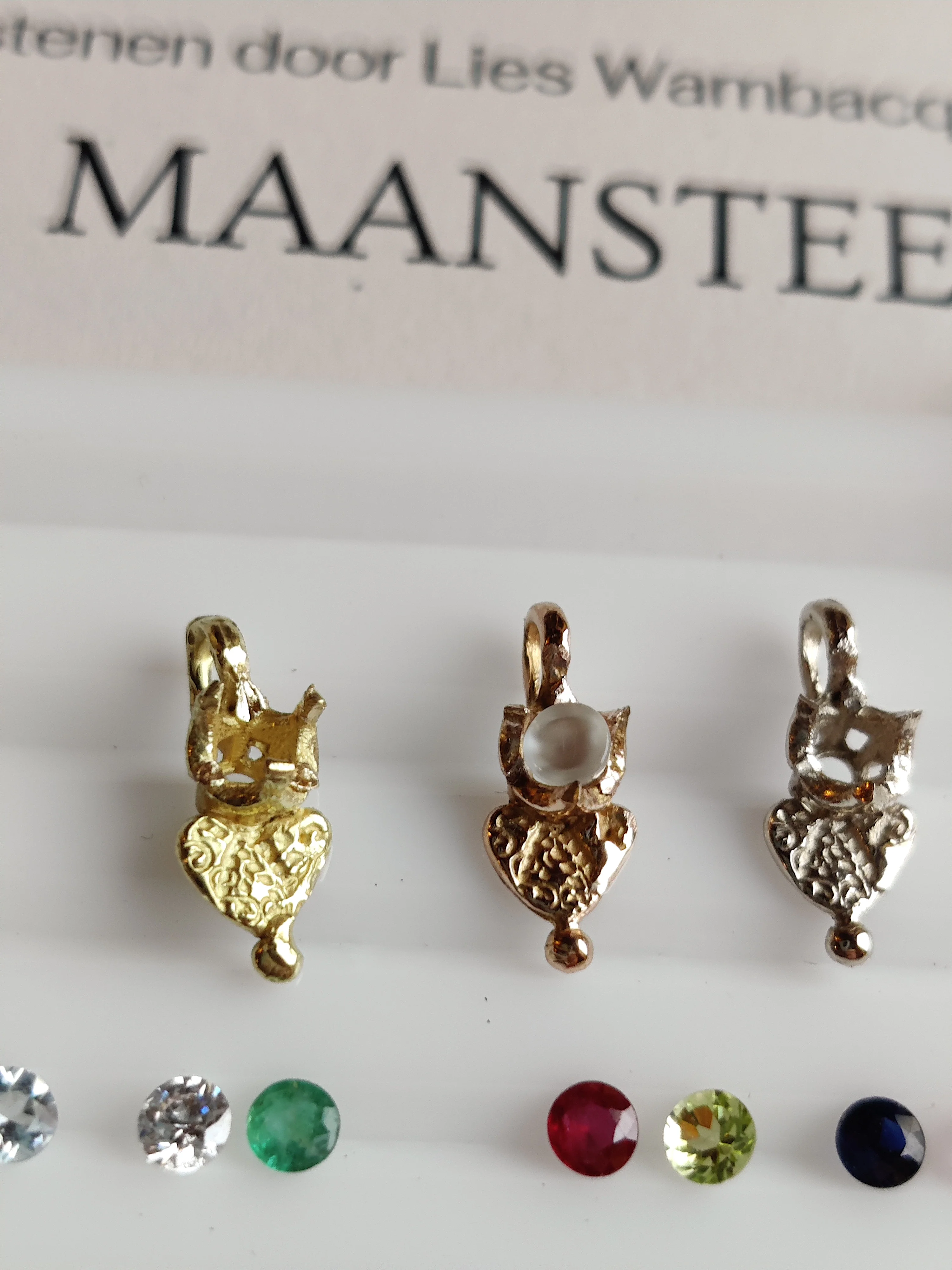 Oorbel in 18k geel goud met geboortesteen - Love (alle maanden)