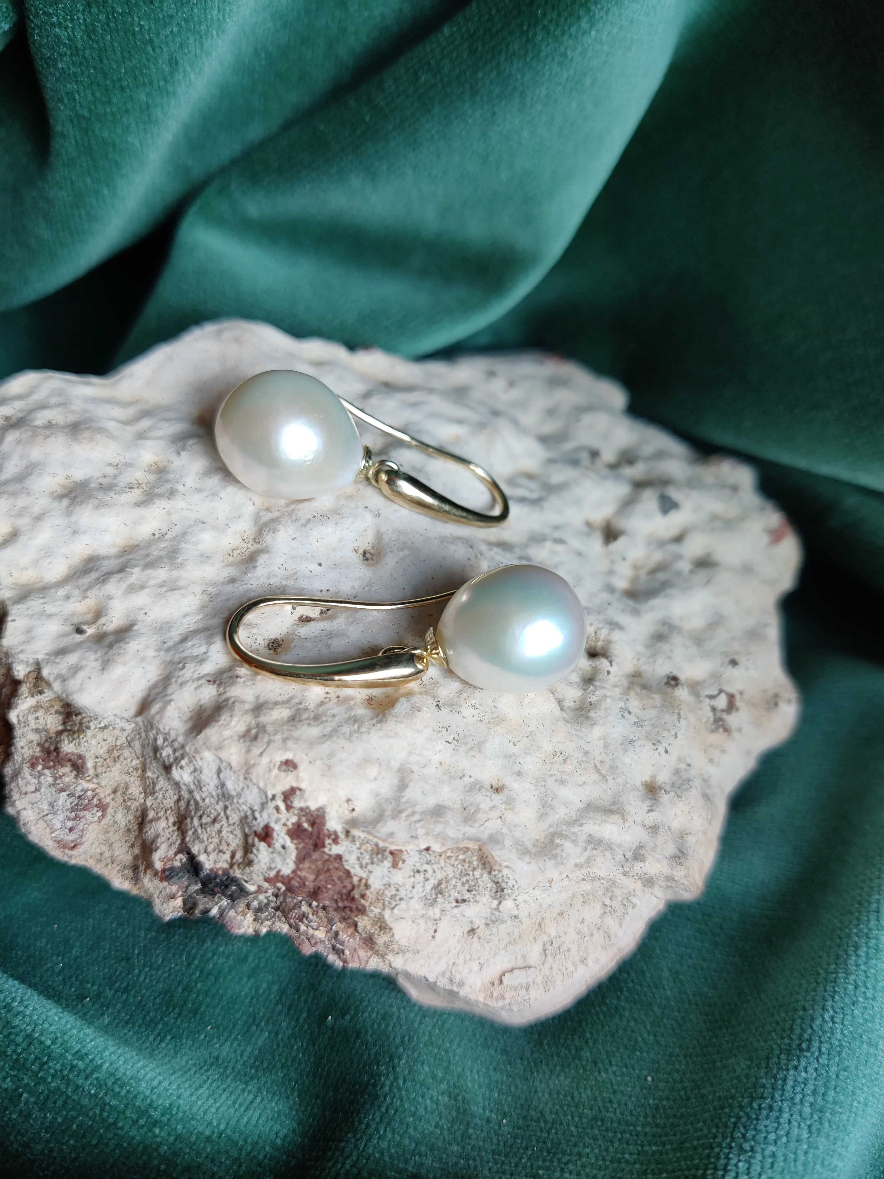 Oorbel in 14 K geel goud met parel: Emily