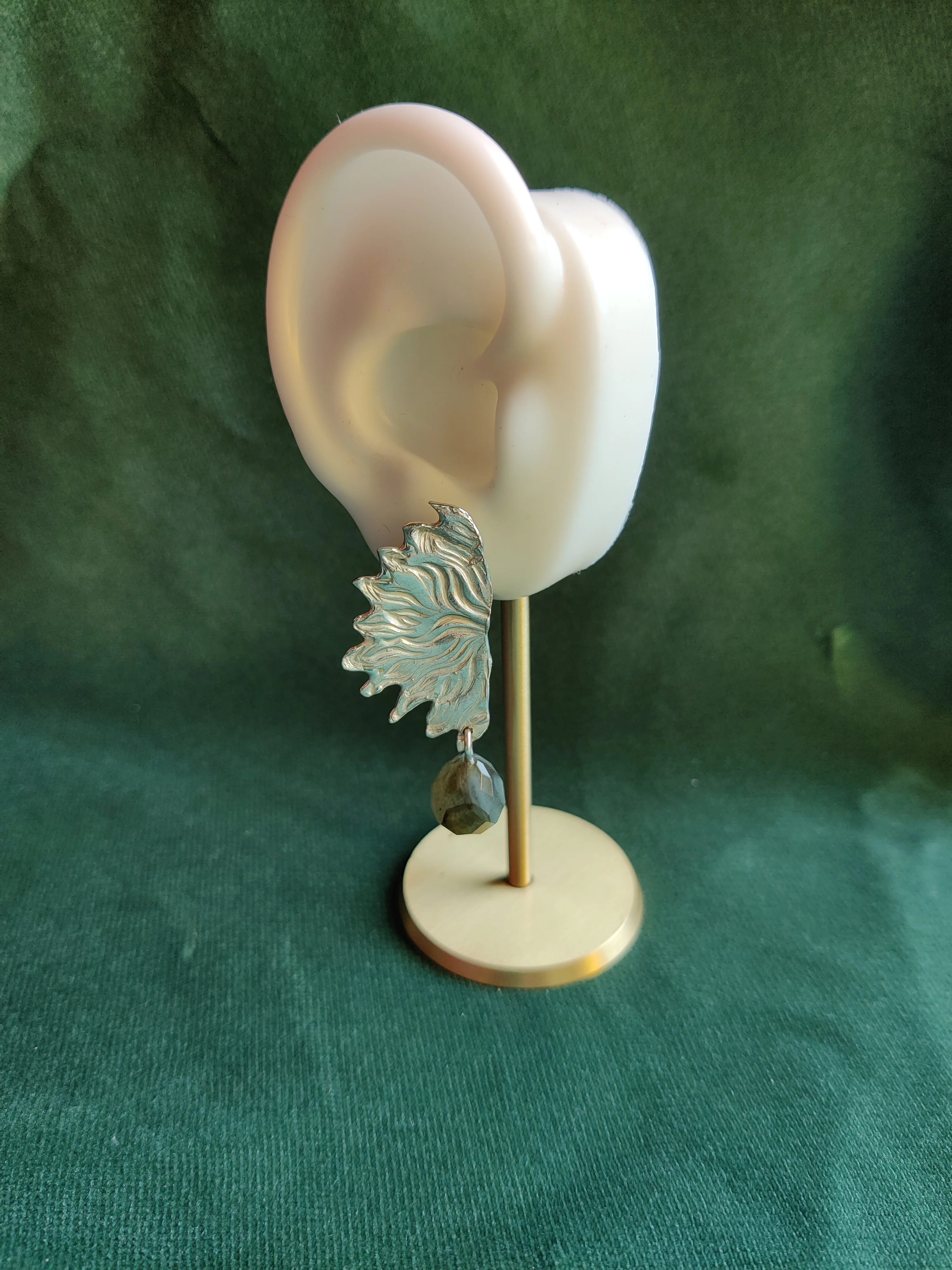 Oorbel in zilver met Labradoriet: Feline