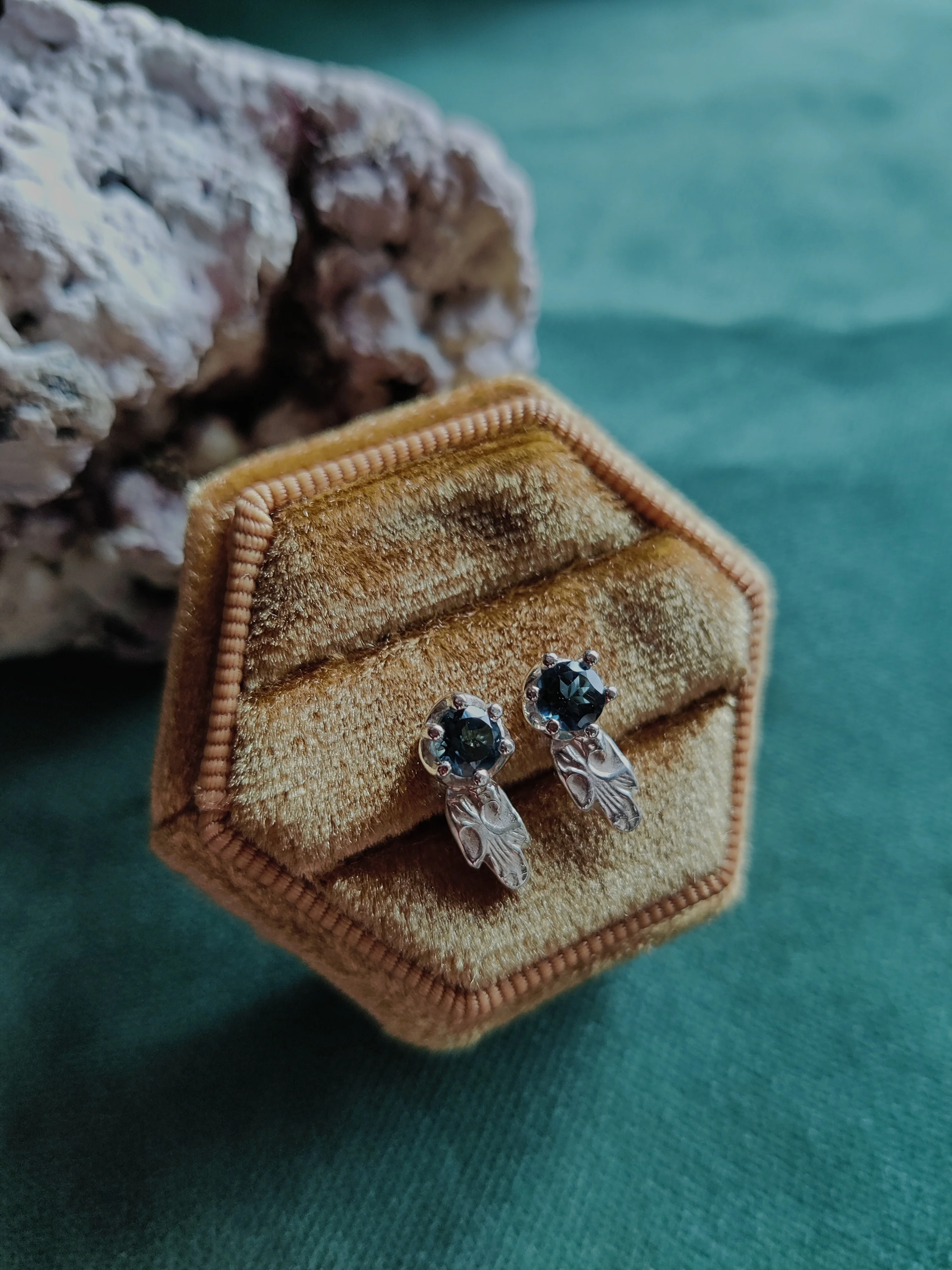 Oorbel in zilver met blauwe topaas : Hasse