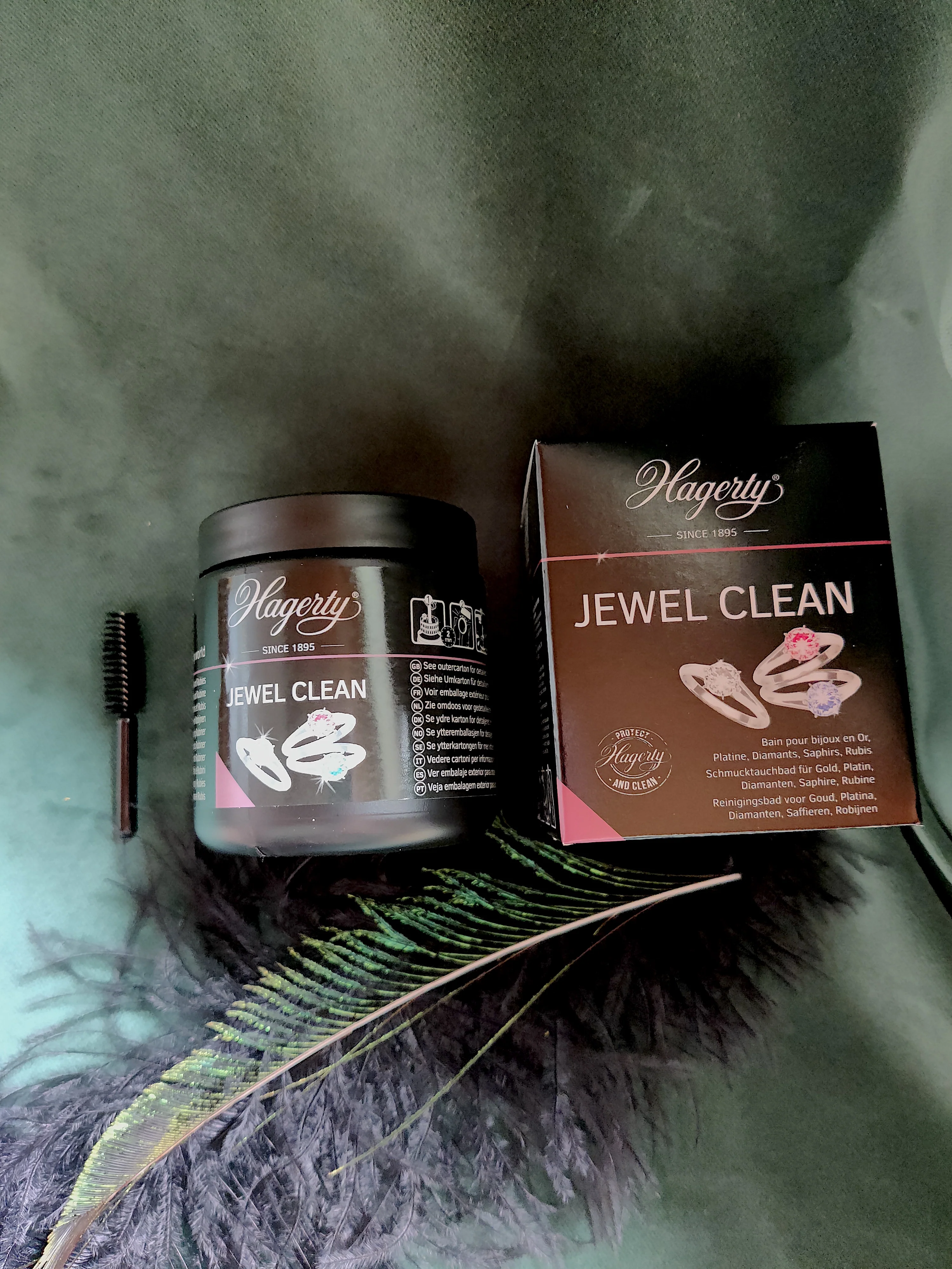 Poetsproduct voor gouden juwelen met edelstenen