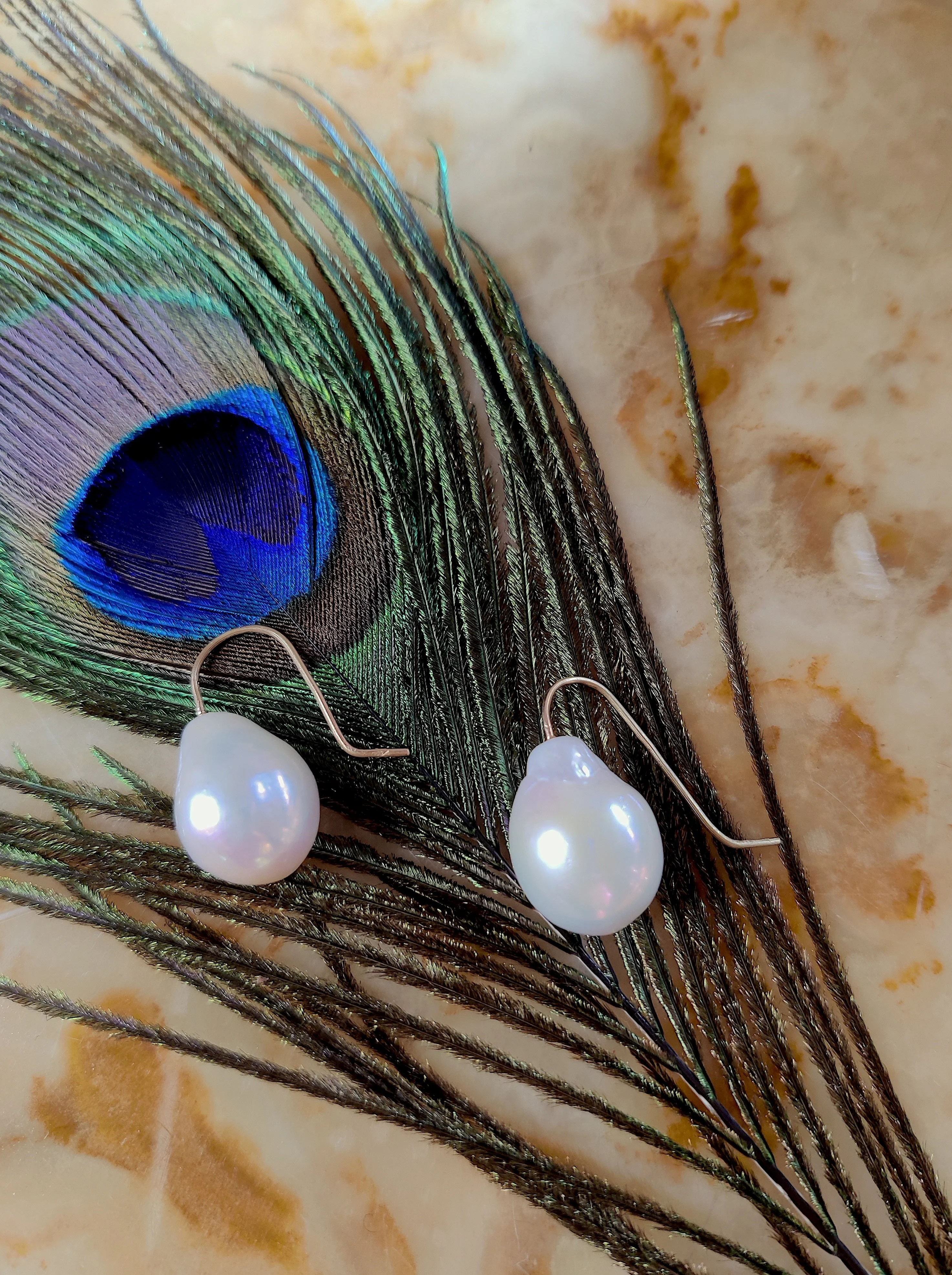 Oorbel in 18K rosé goud met parel: Barok.