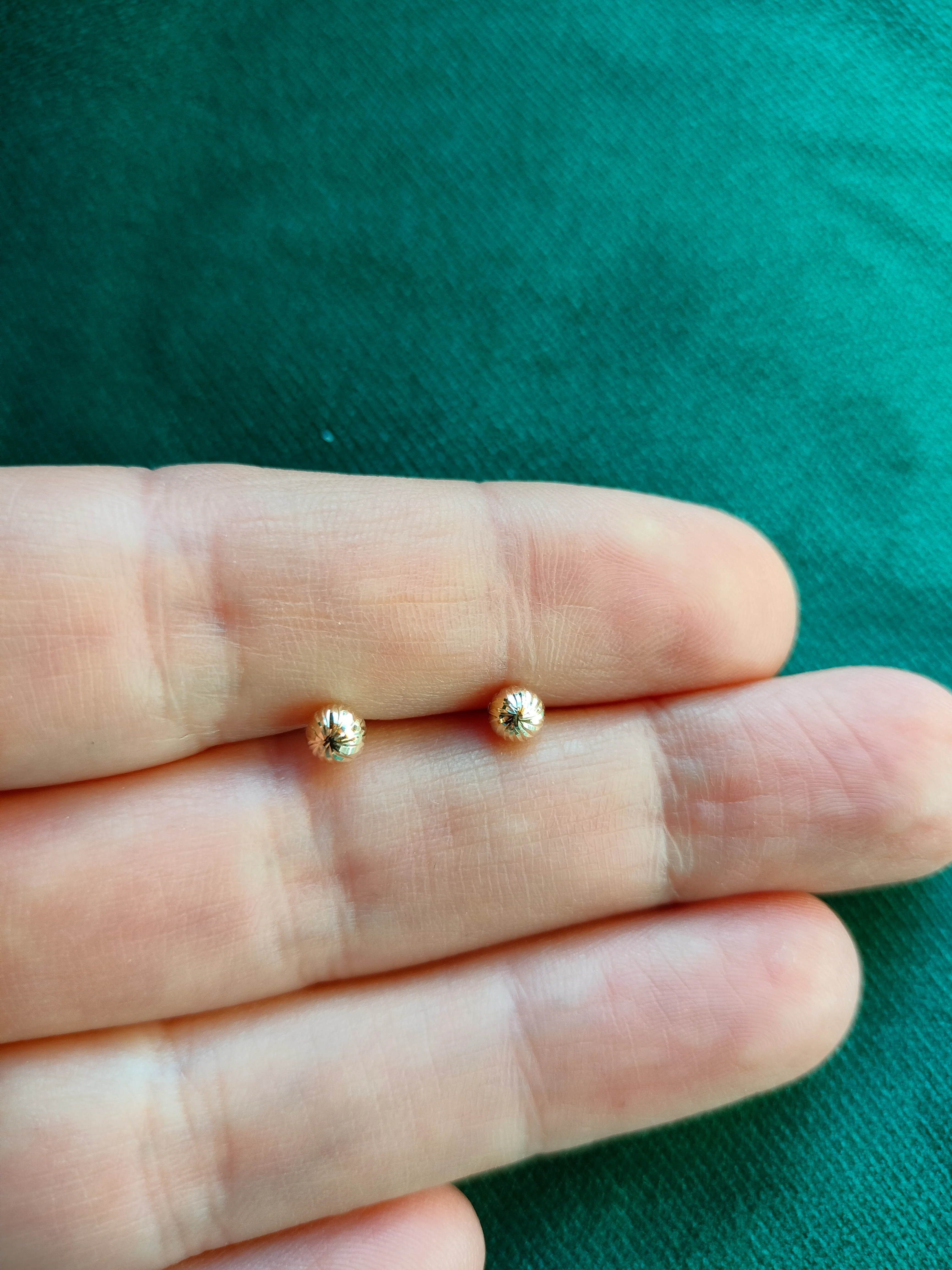 Mini oorbel in 14k goud - Vintage rond