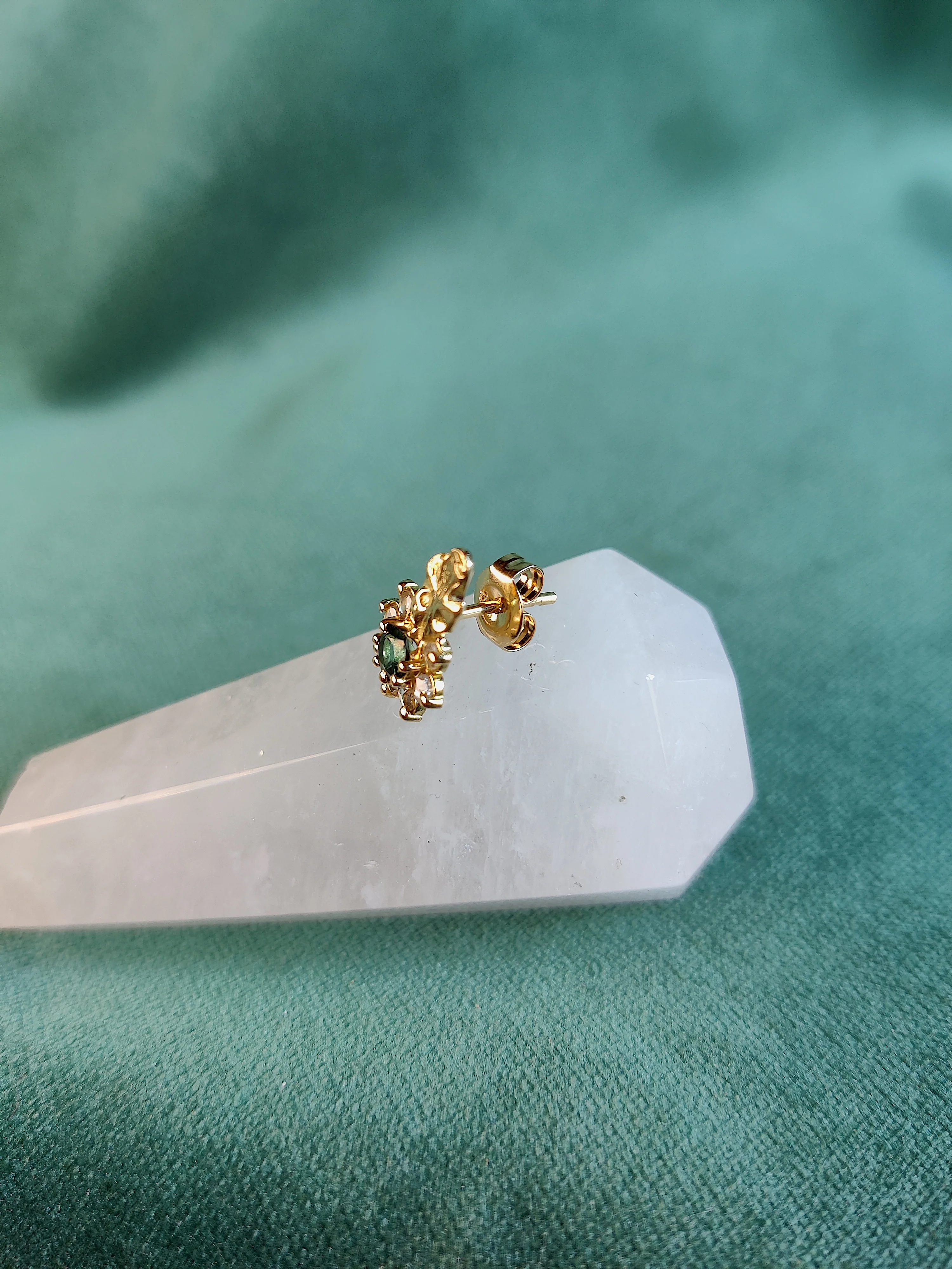 Losse oorsteker in 18k geelgoud met toermalijn en diamant - Lucinda