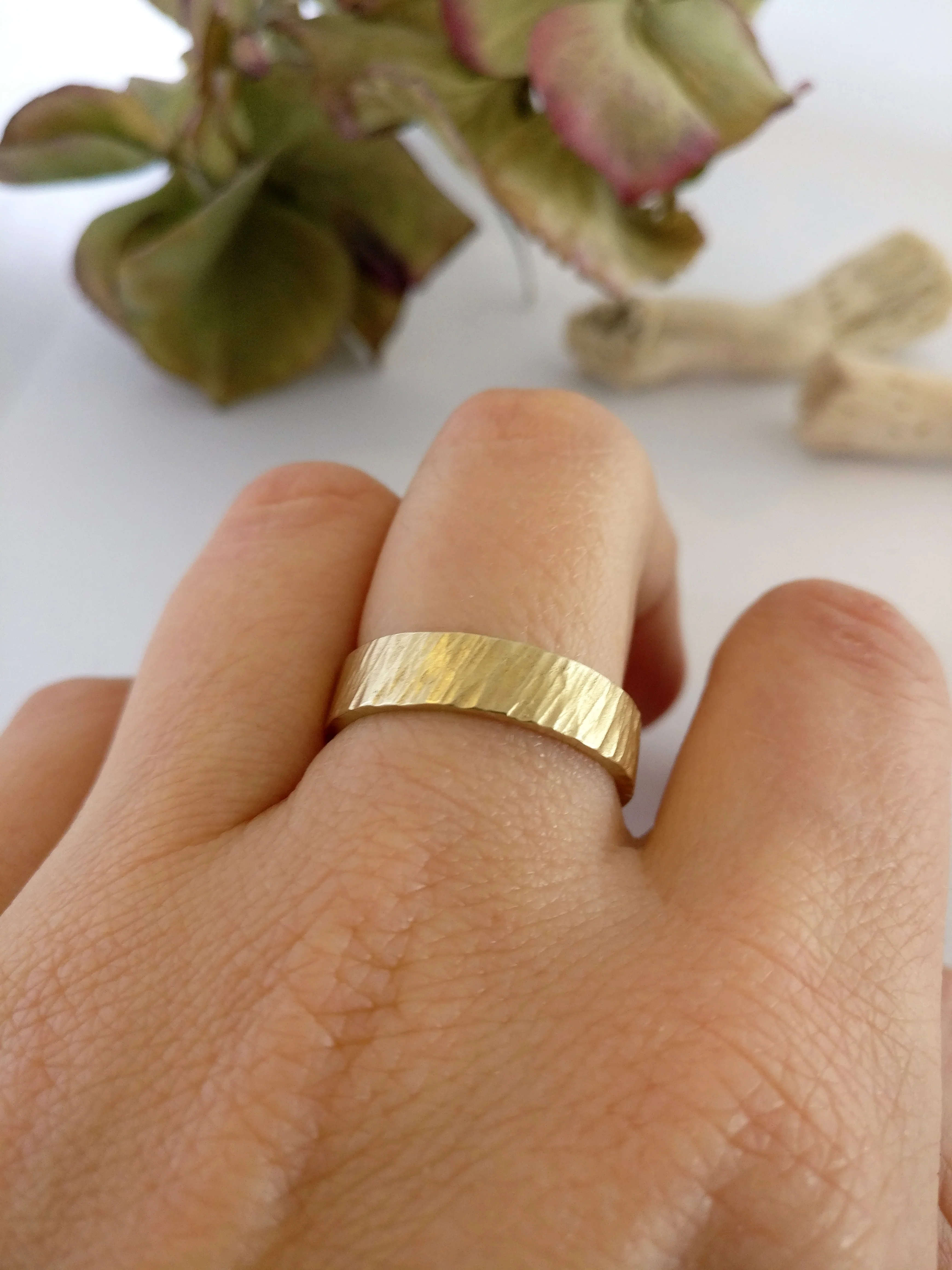 Trouwringen in 18k geel goud en diamant: Bonnie en Clyde