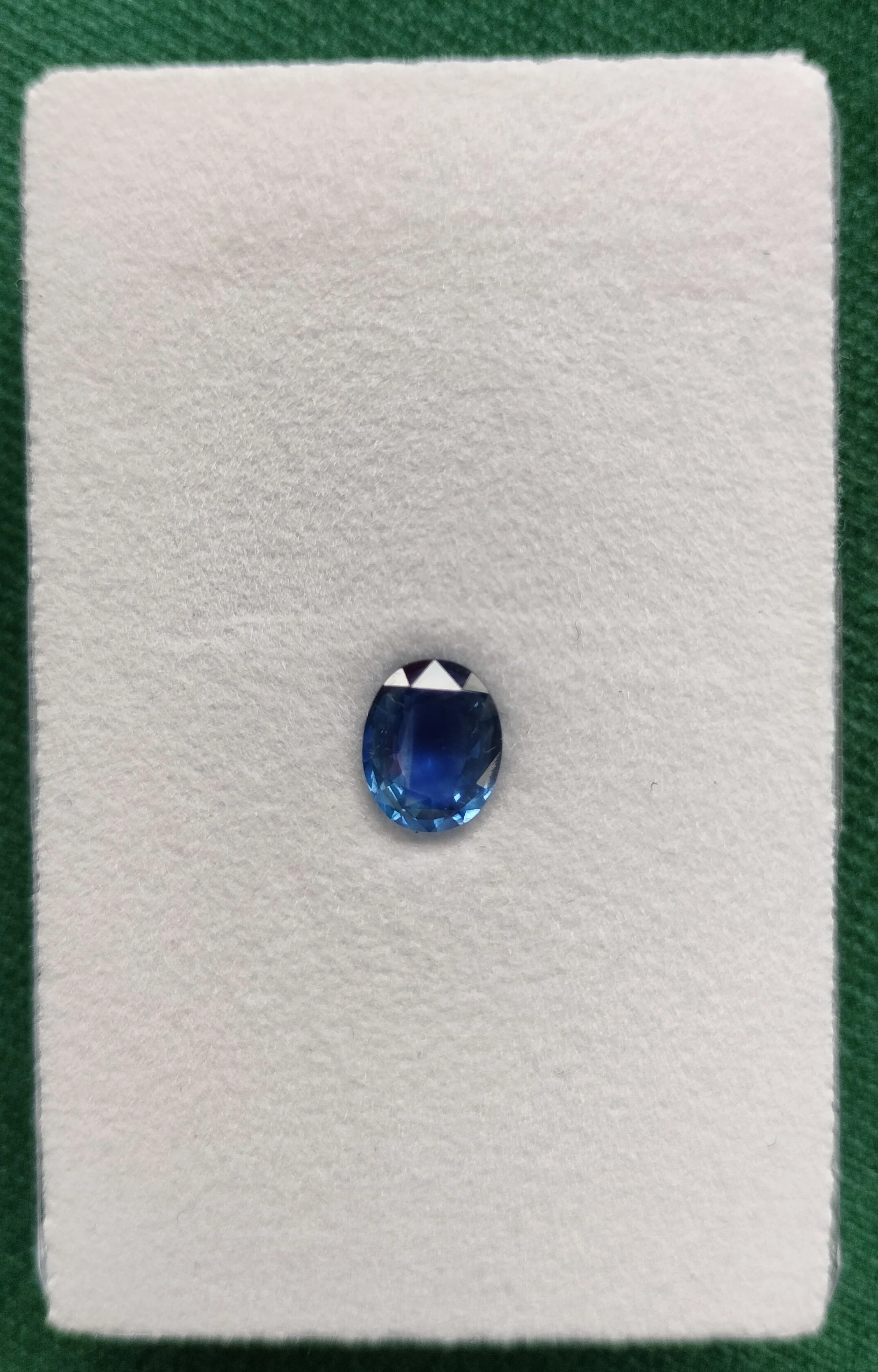 Ovale blauwe Saffier