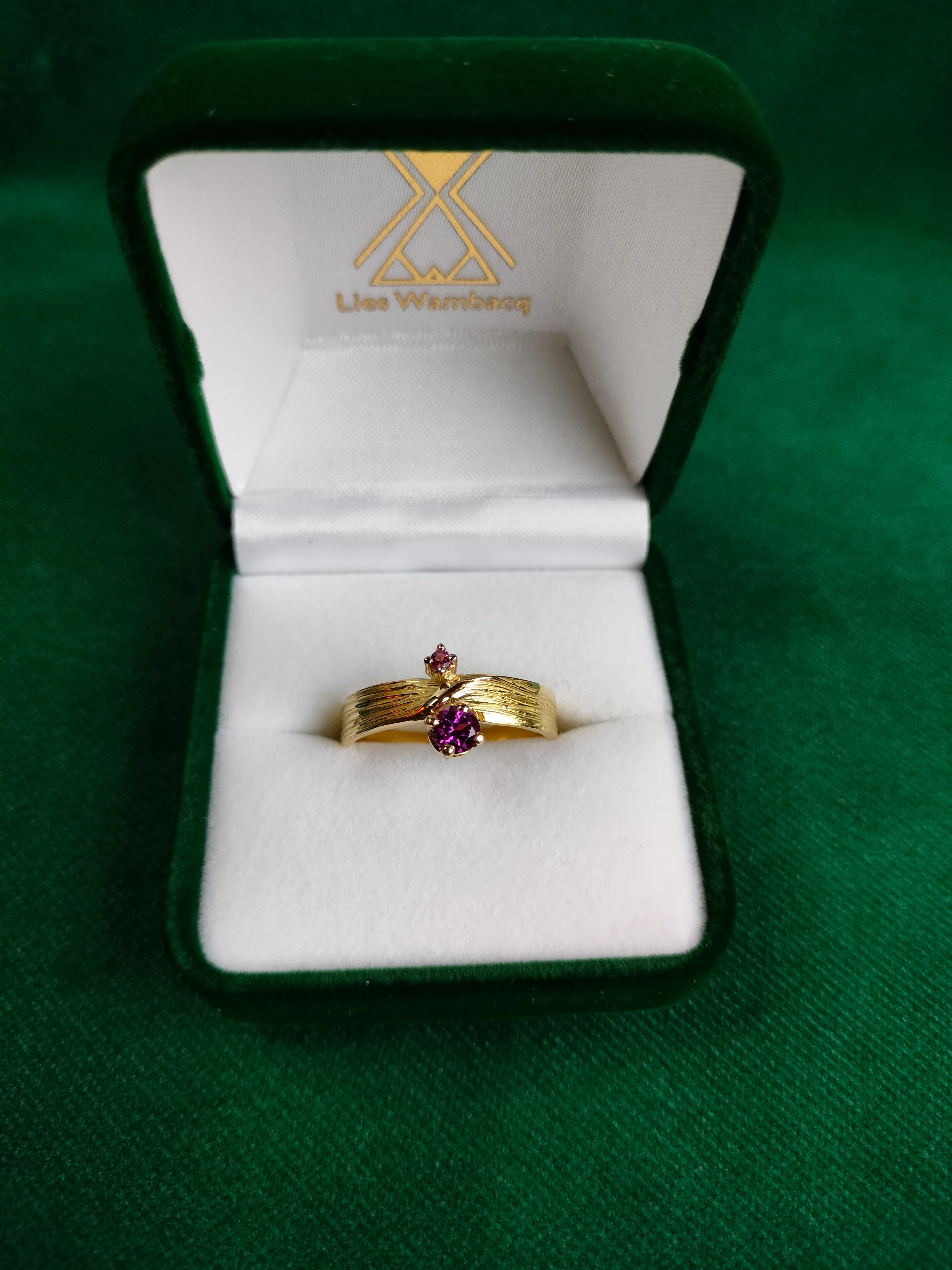 Ring in 18k geel goud met rhodoliet en rubeliet: Marloes