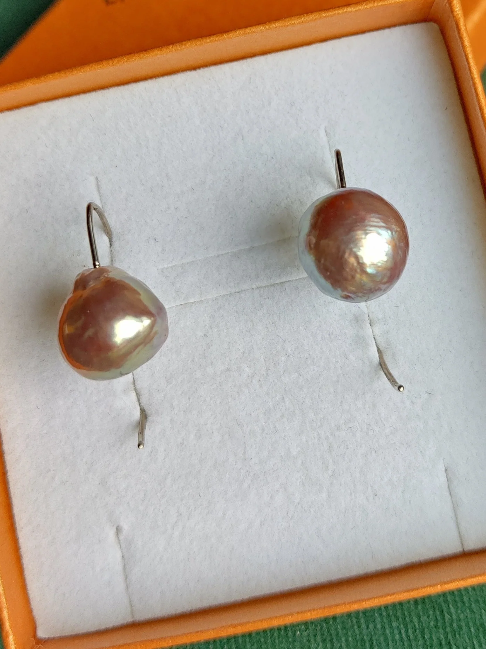 Oorbel in 18K wit goud met parel: Pink