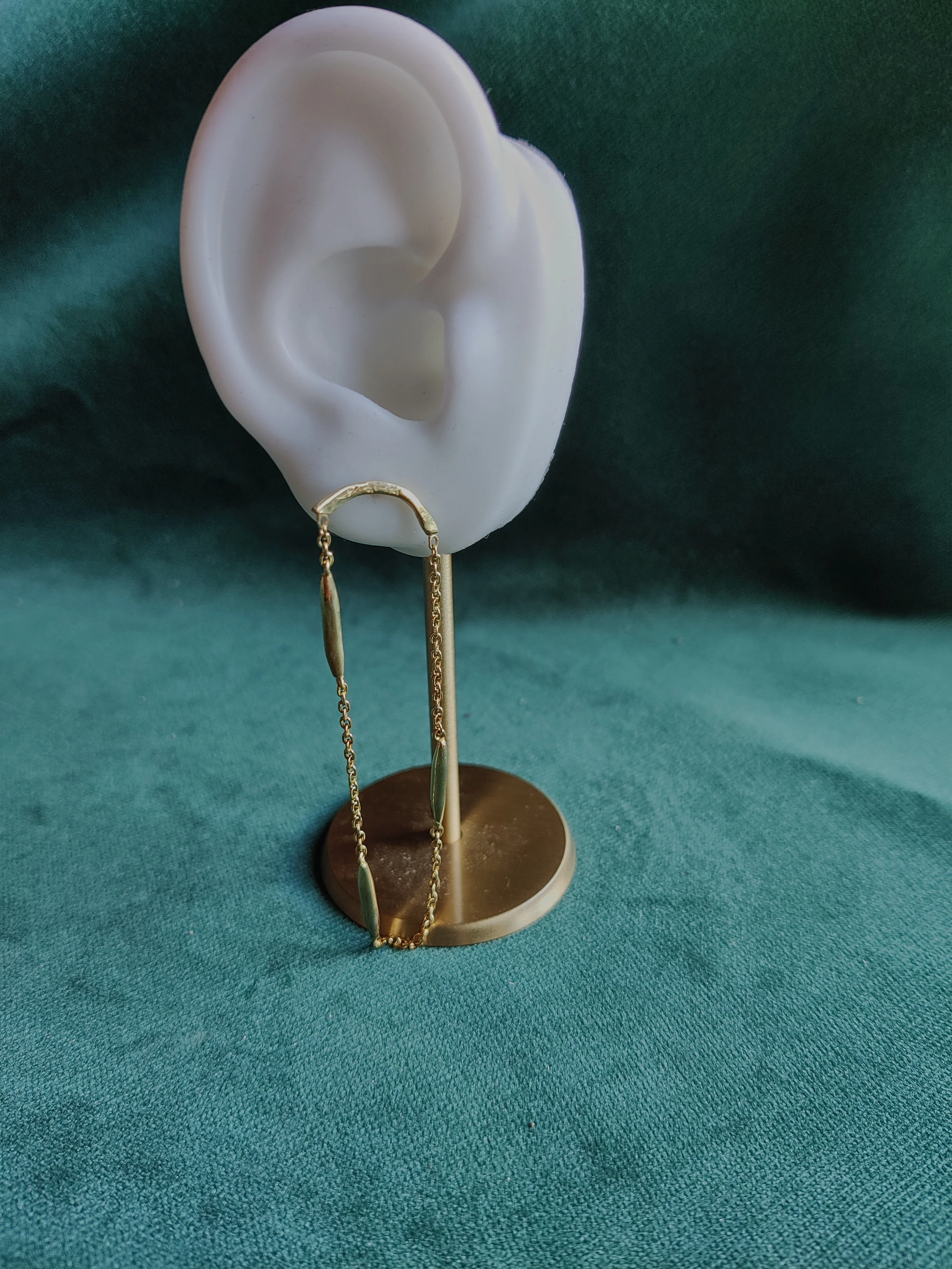 Oorsteker met ketting in 18k geel goud : Noa