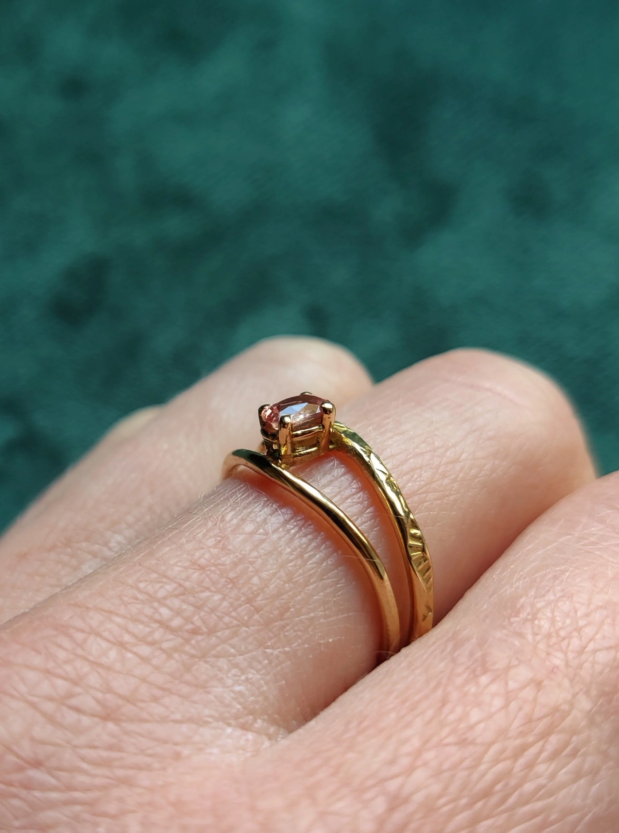 Ring in 18k geel goud met roze saffier - Sofie