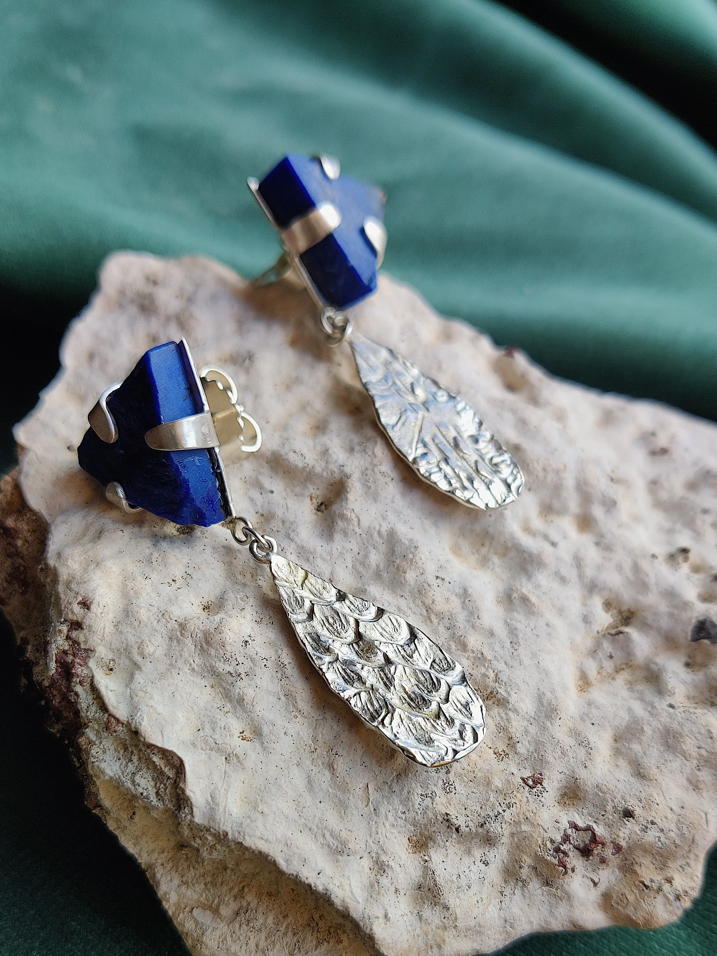 Oorbel in zilver met lapis lazulli