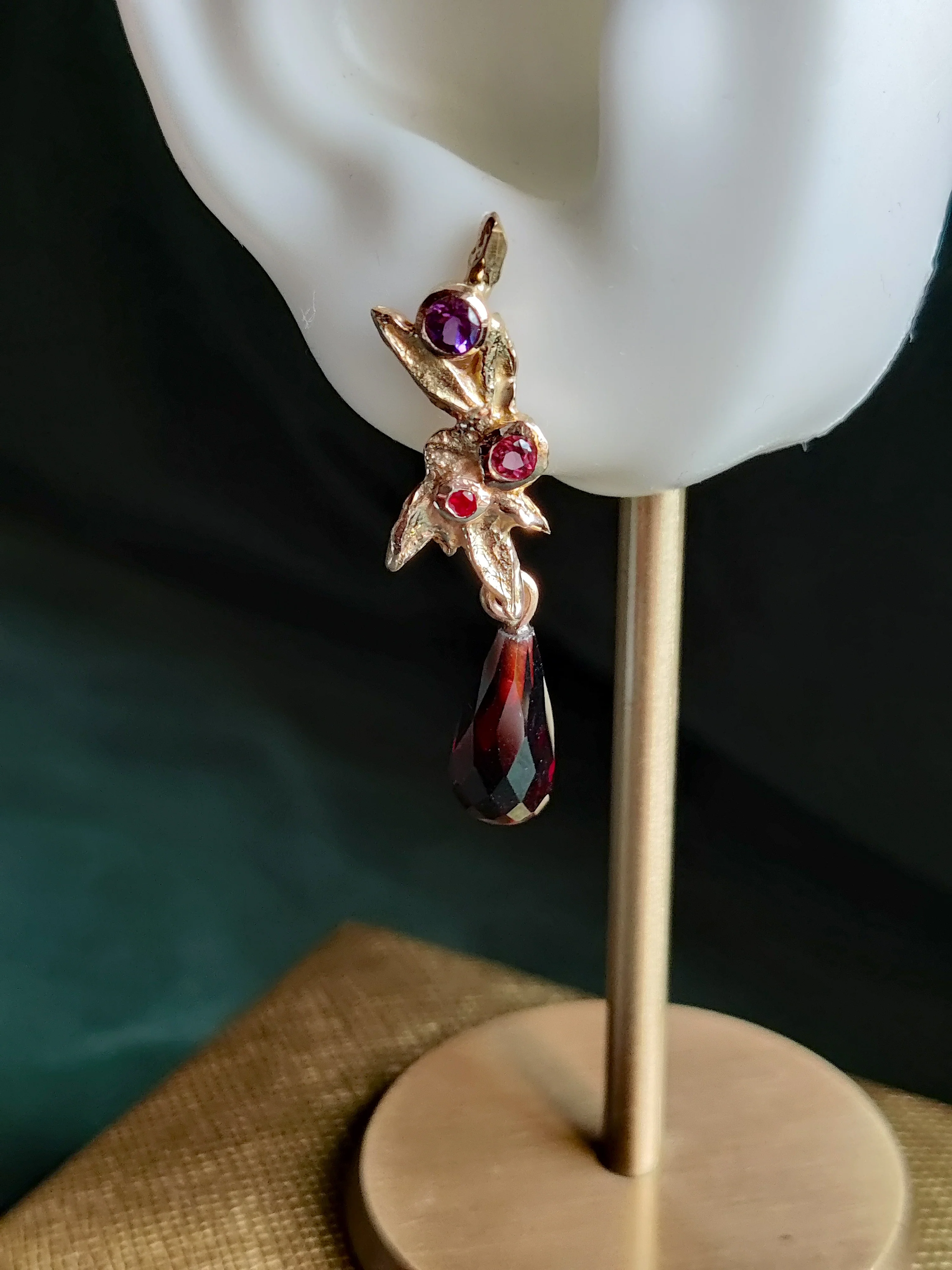 Oorbel in 18k rood goud met granaat, amethist, robijn en toermalijn - Gaby