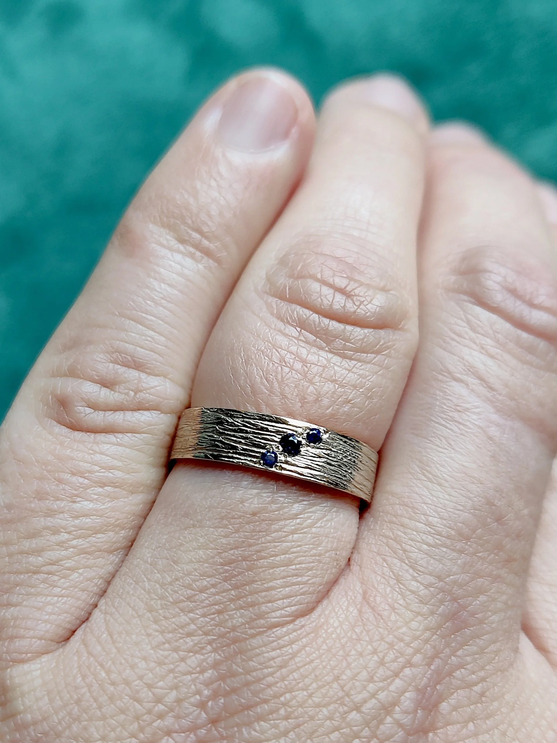 Ring in 18K champagne wit goud met blauwe saffier: Arwen