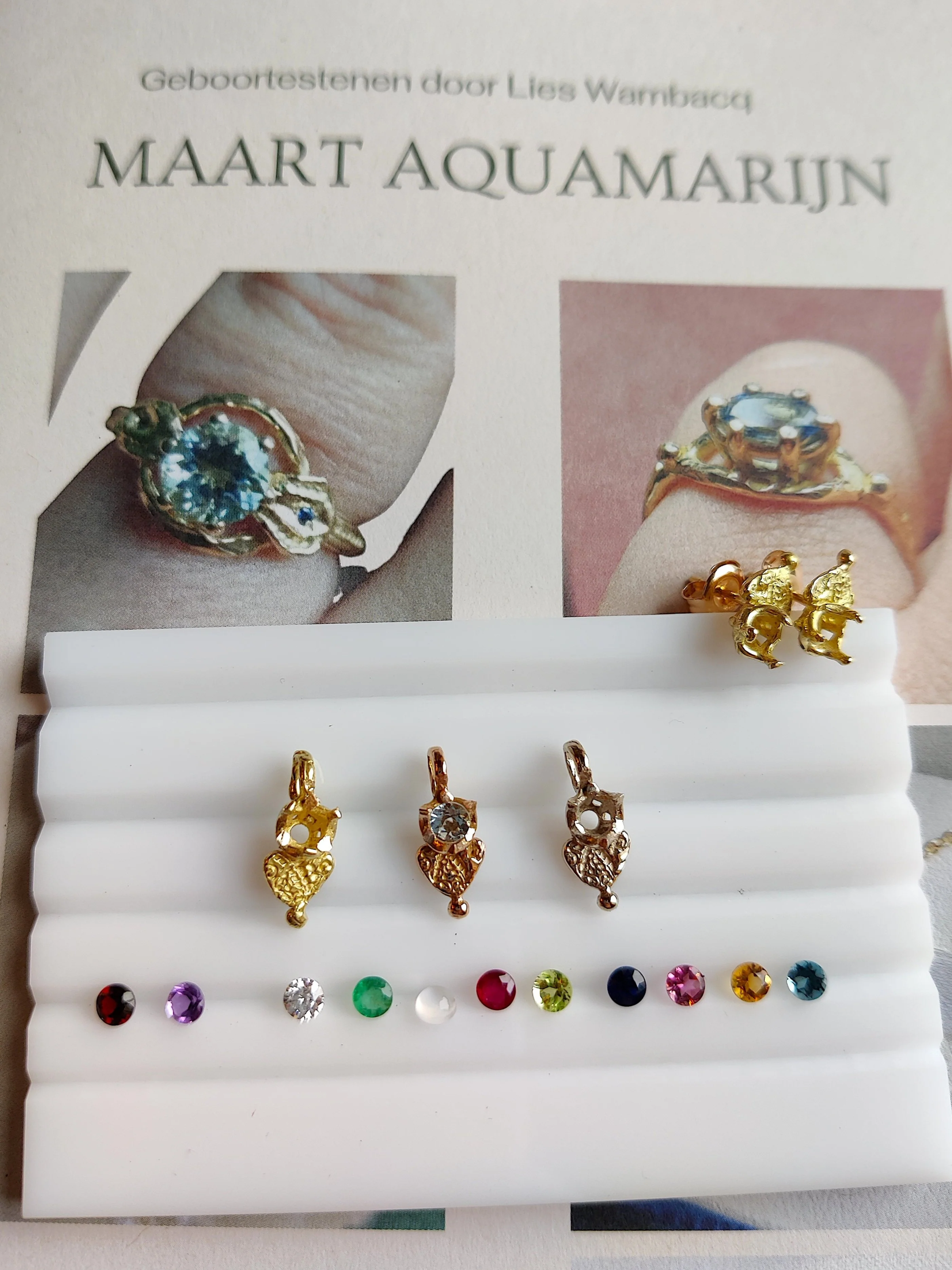 Oorbel in 18k geel goud met geboortesteen - Love (alle maanden)