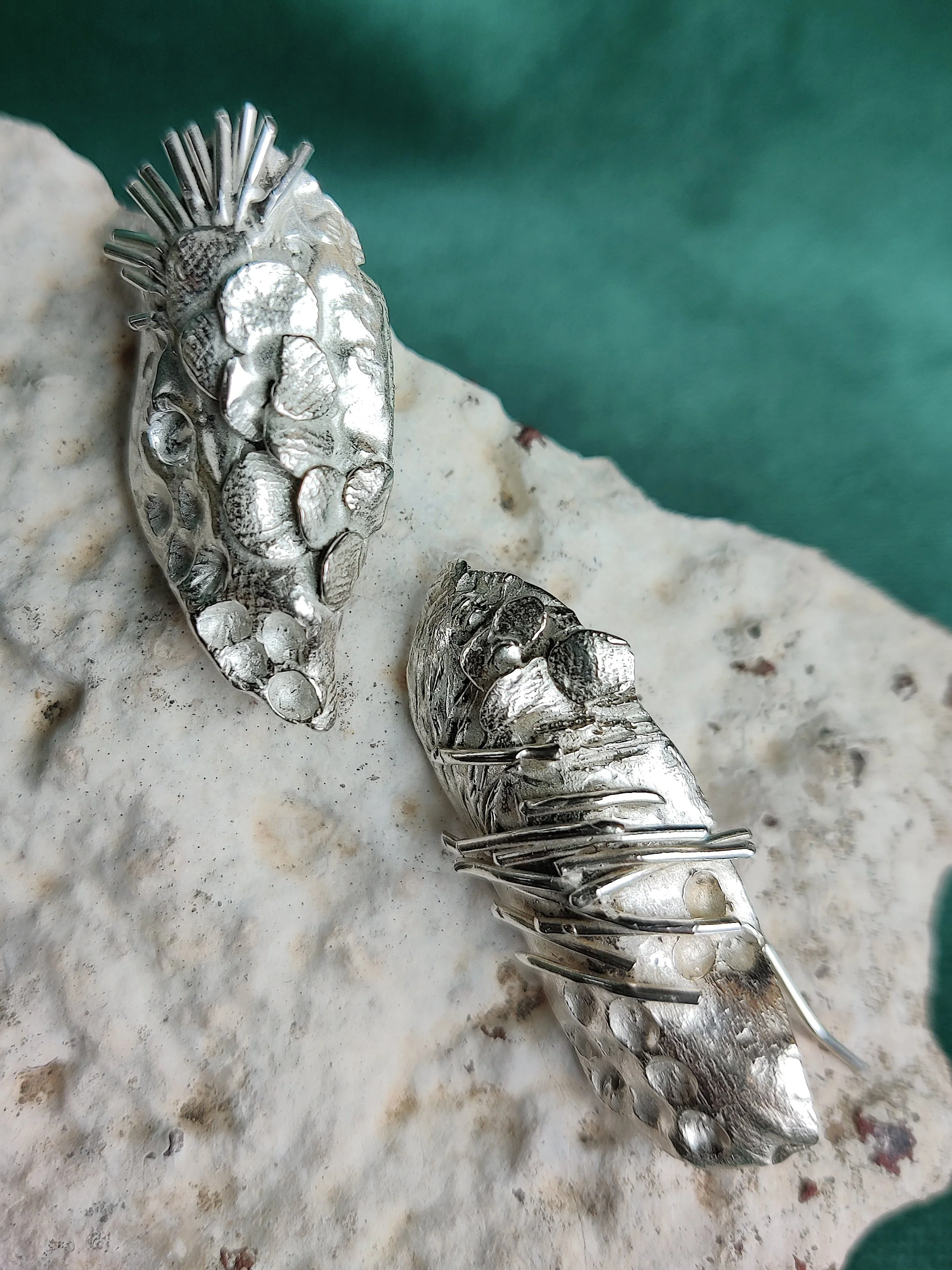 Oorbellen in het zilver met organische vorm: Odette