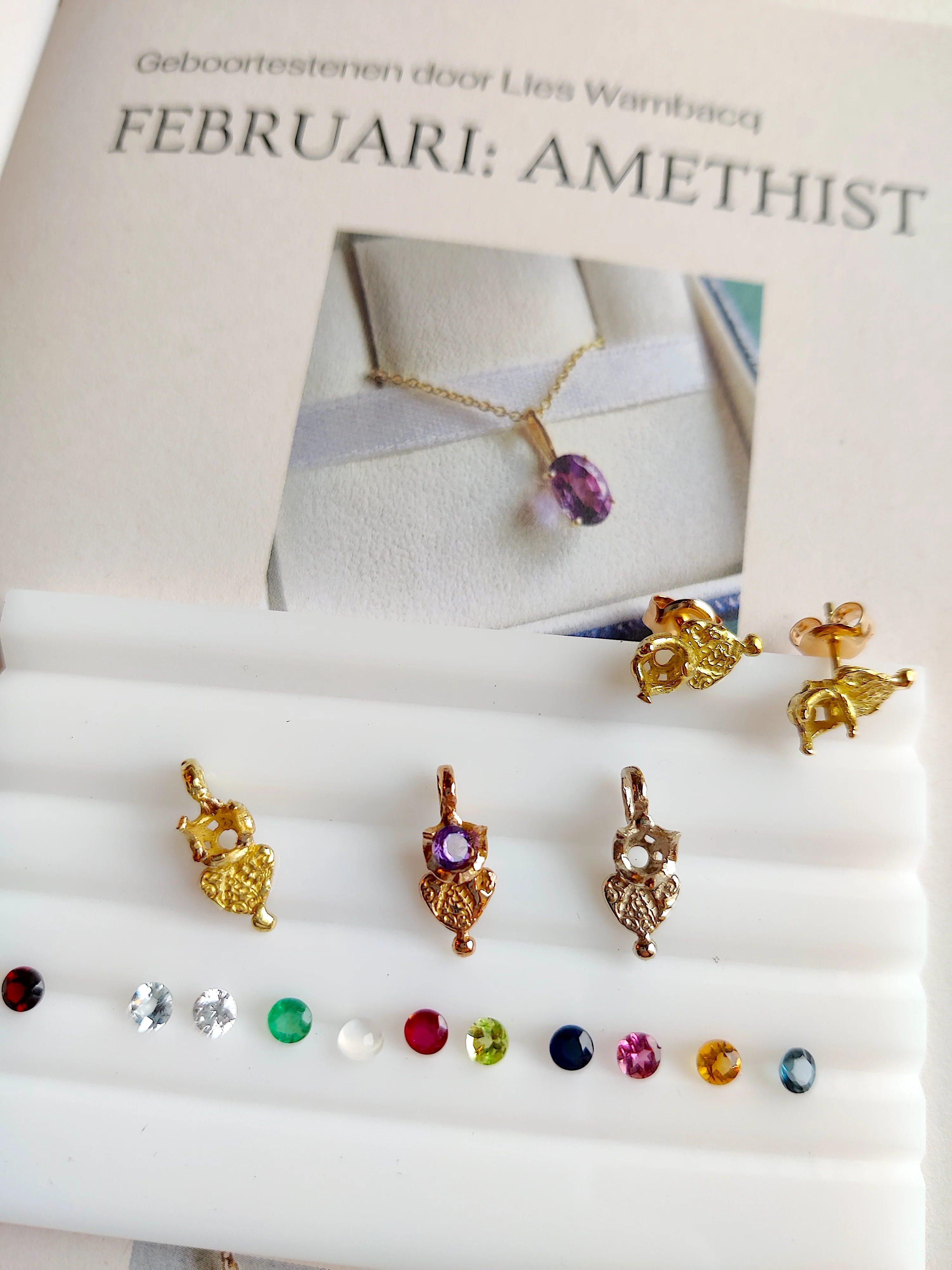 Oorbel in 18k geel goud met geboortesteen - Love (alle maanden)