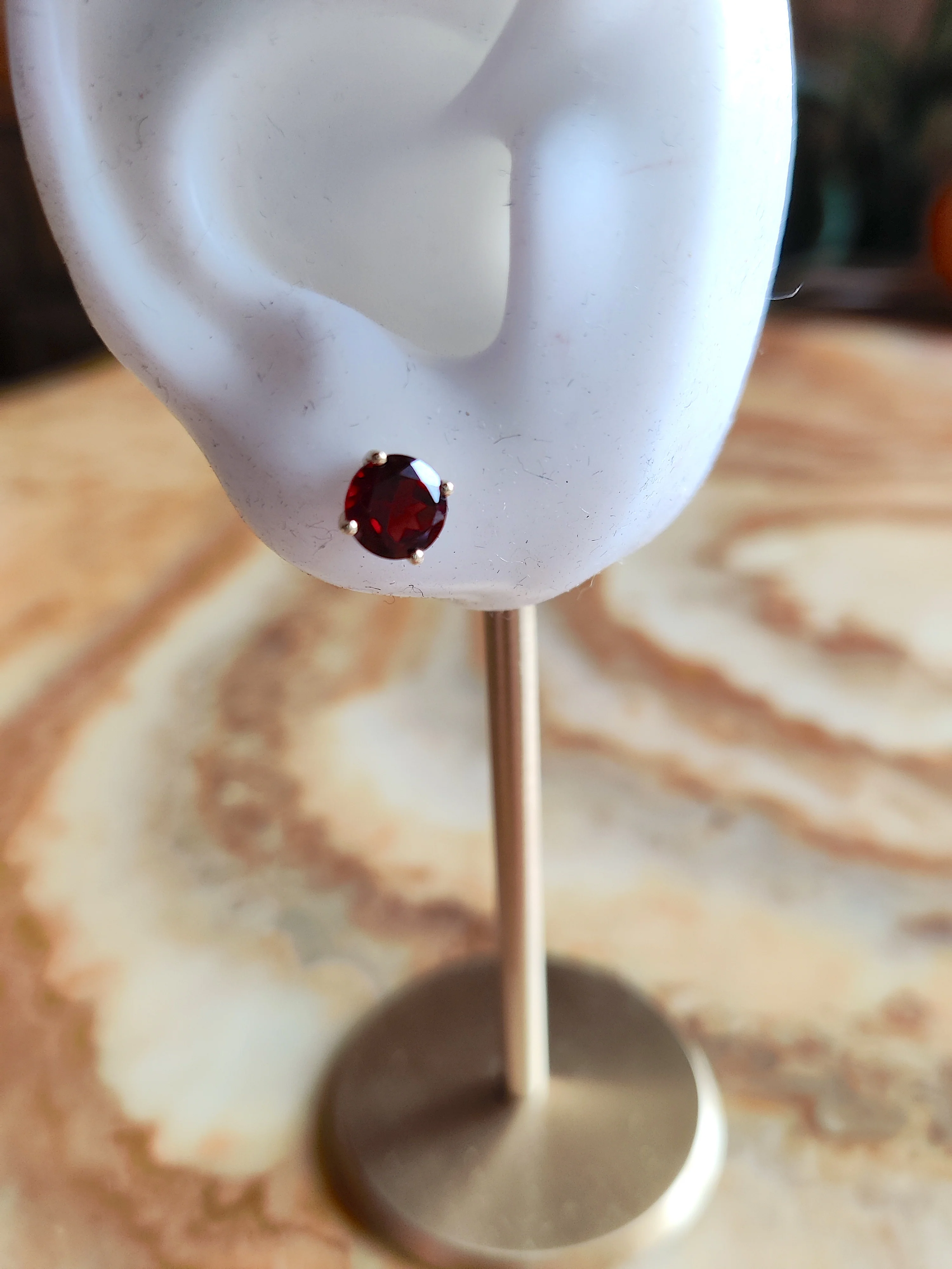 Oorbel in 14k geel goud met granaat - Jani