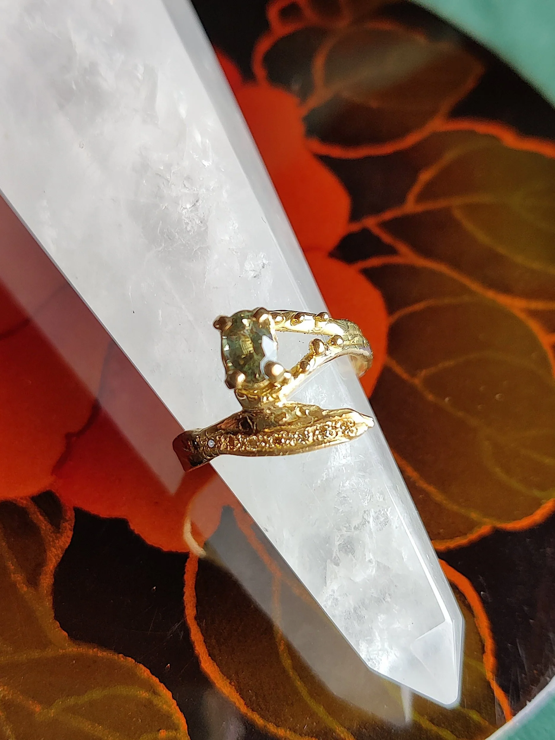 Ring 18k geelgoud met saffier en diamantjes: Luna