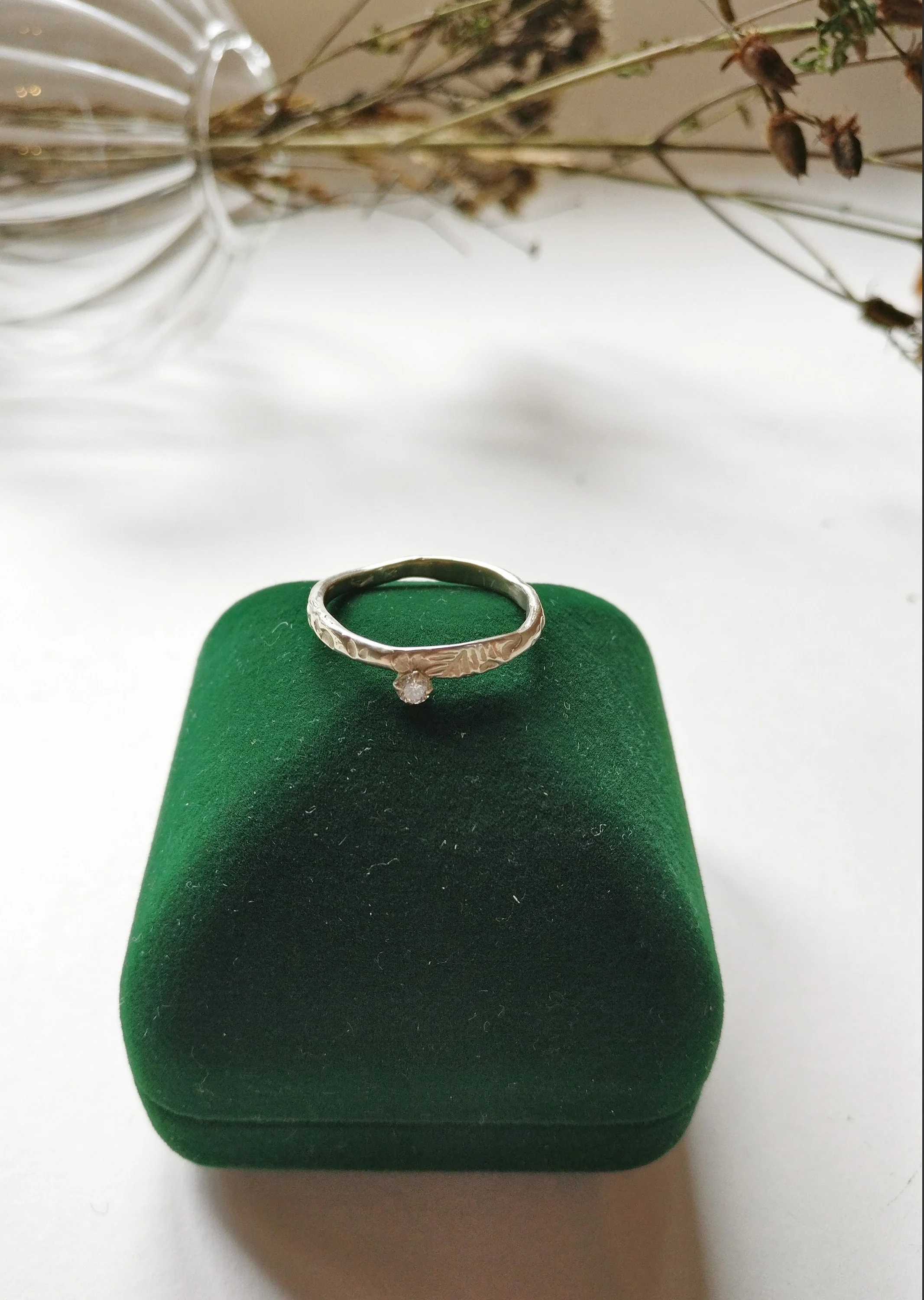 Ring 18K palladium wit goud met diamant: Eva