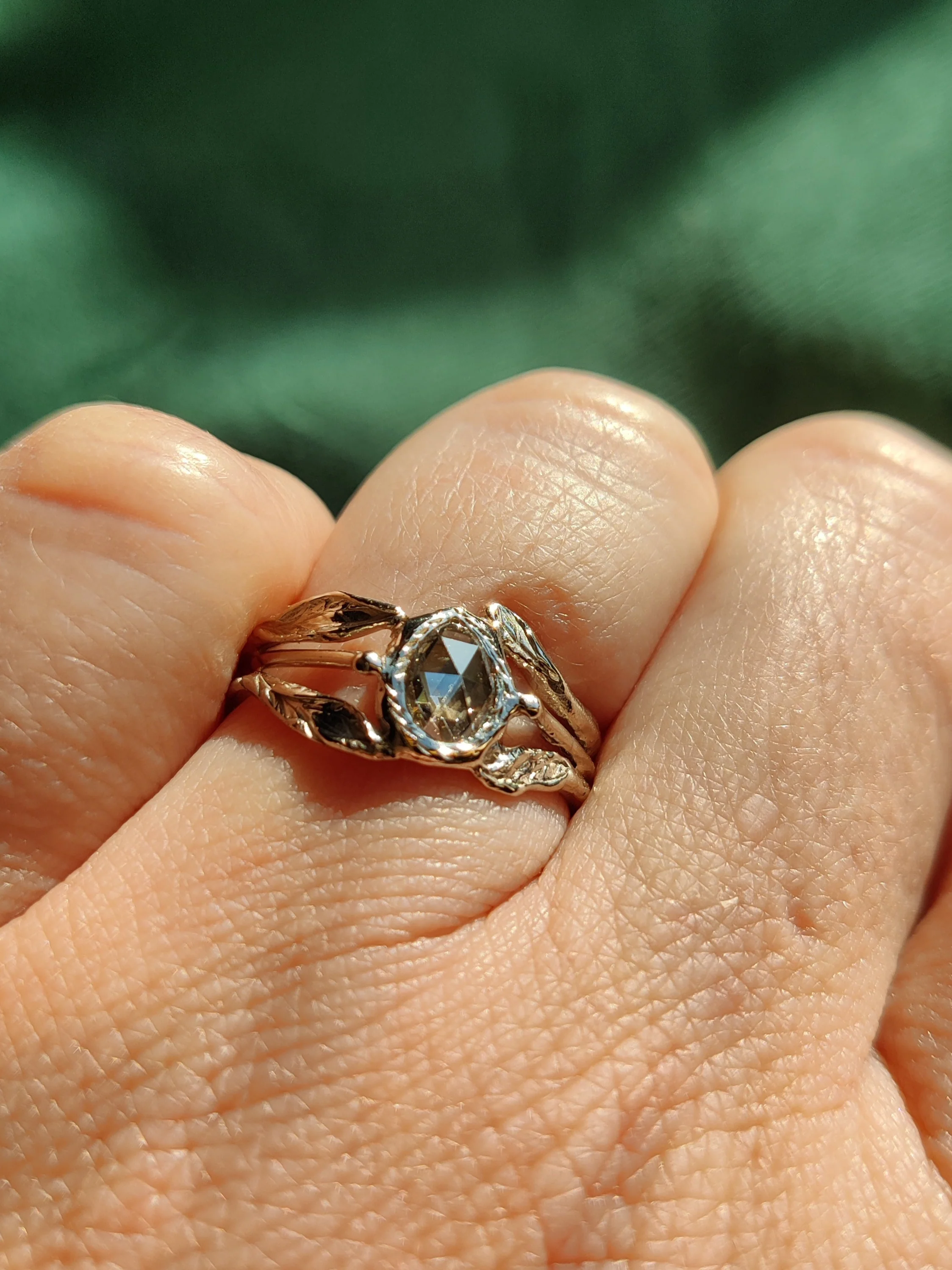 Ring in 18 K wit goud met roos geslepen diamant: Joline